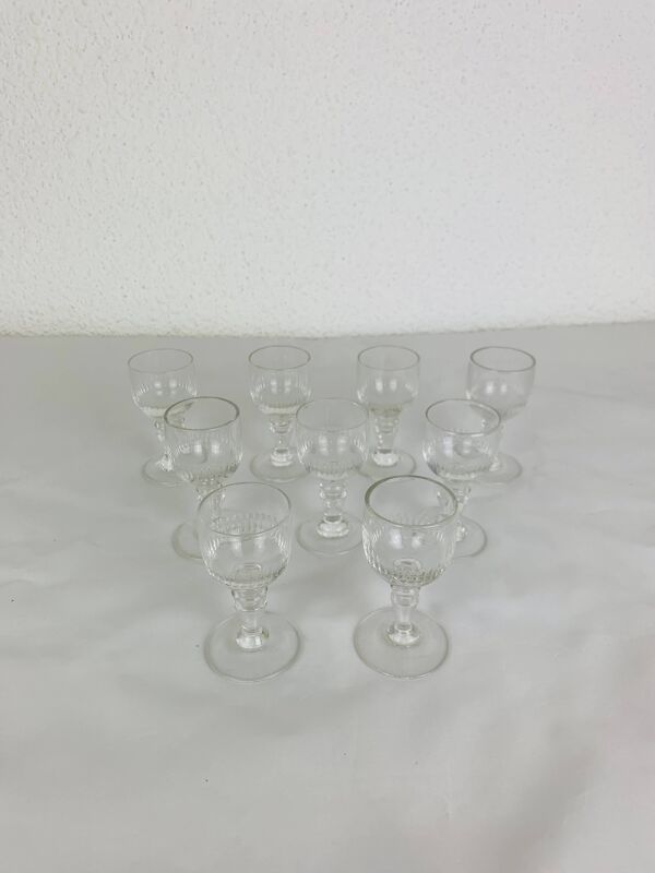 9 verres à liqueur Baccarat modèle Renaissance