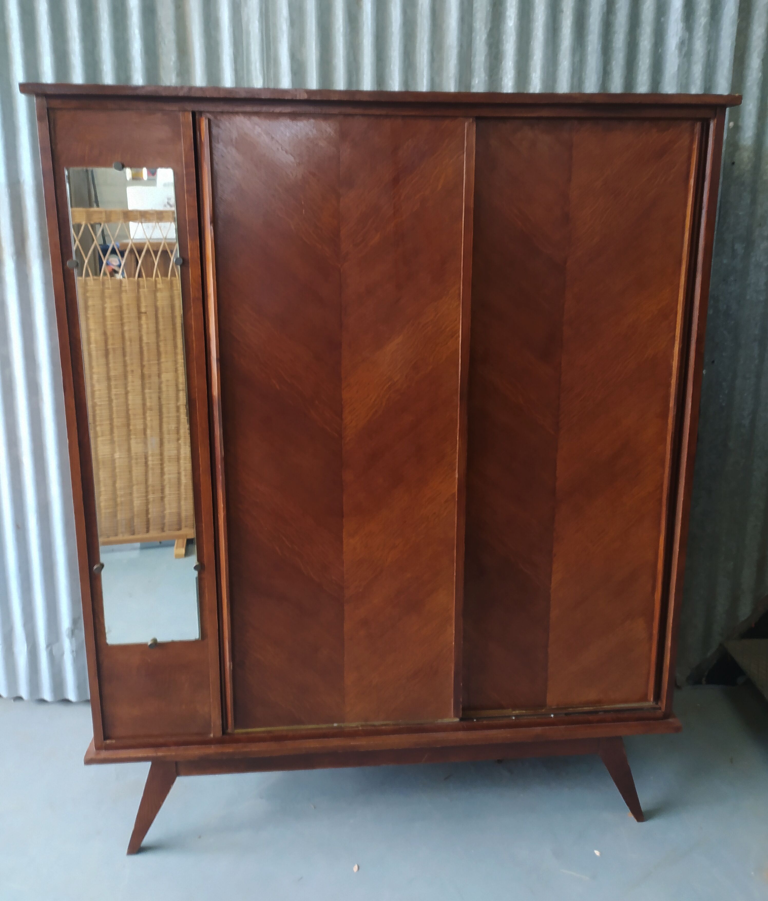 Wardrobe feet compass sliding doors