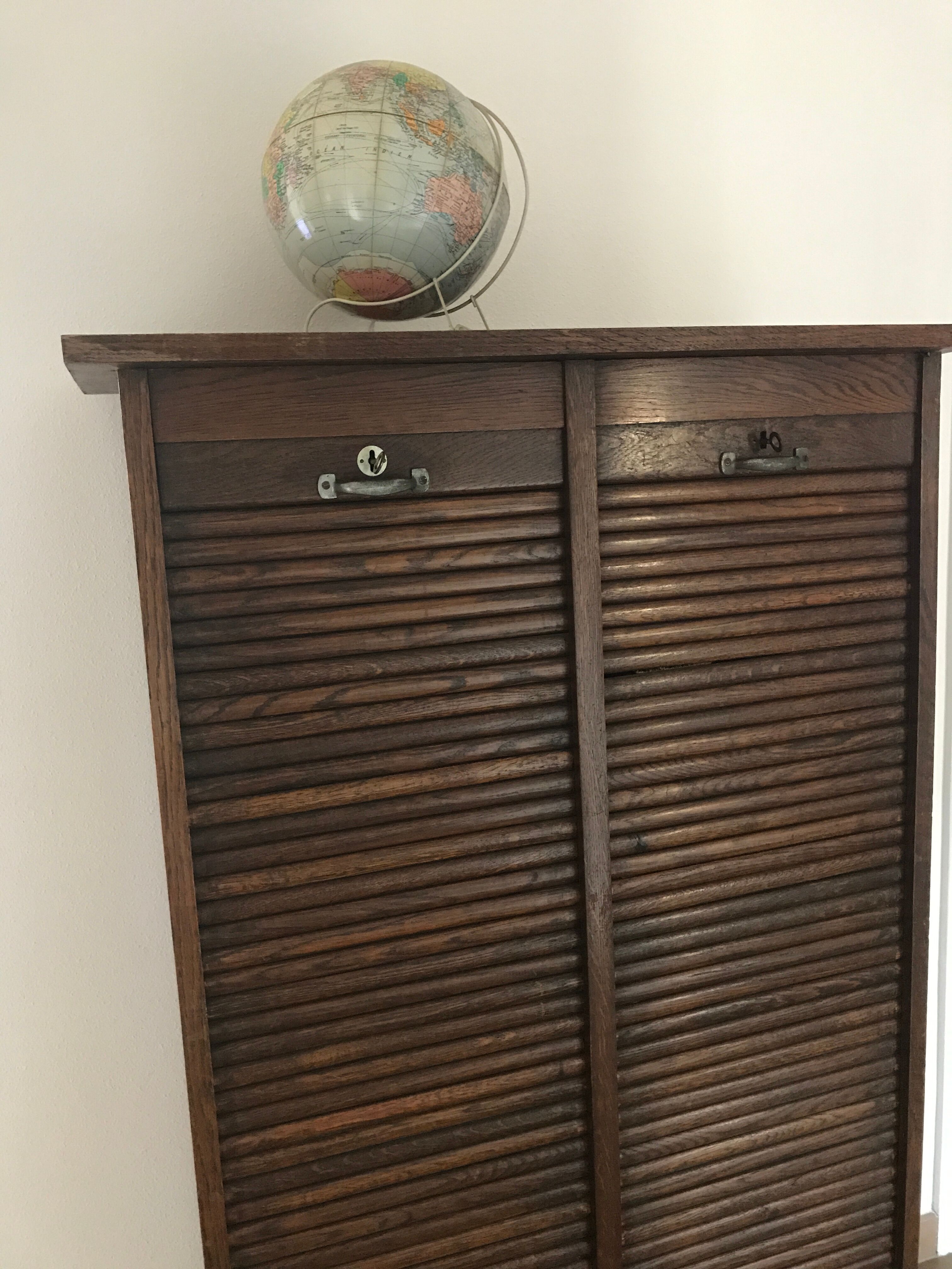 Double curtain Cabinet