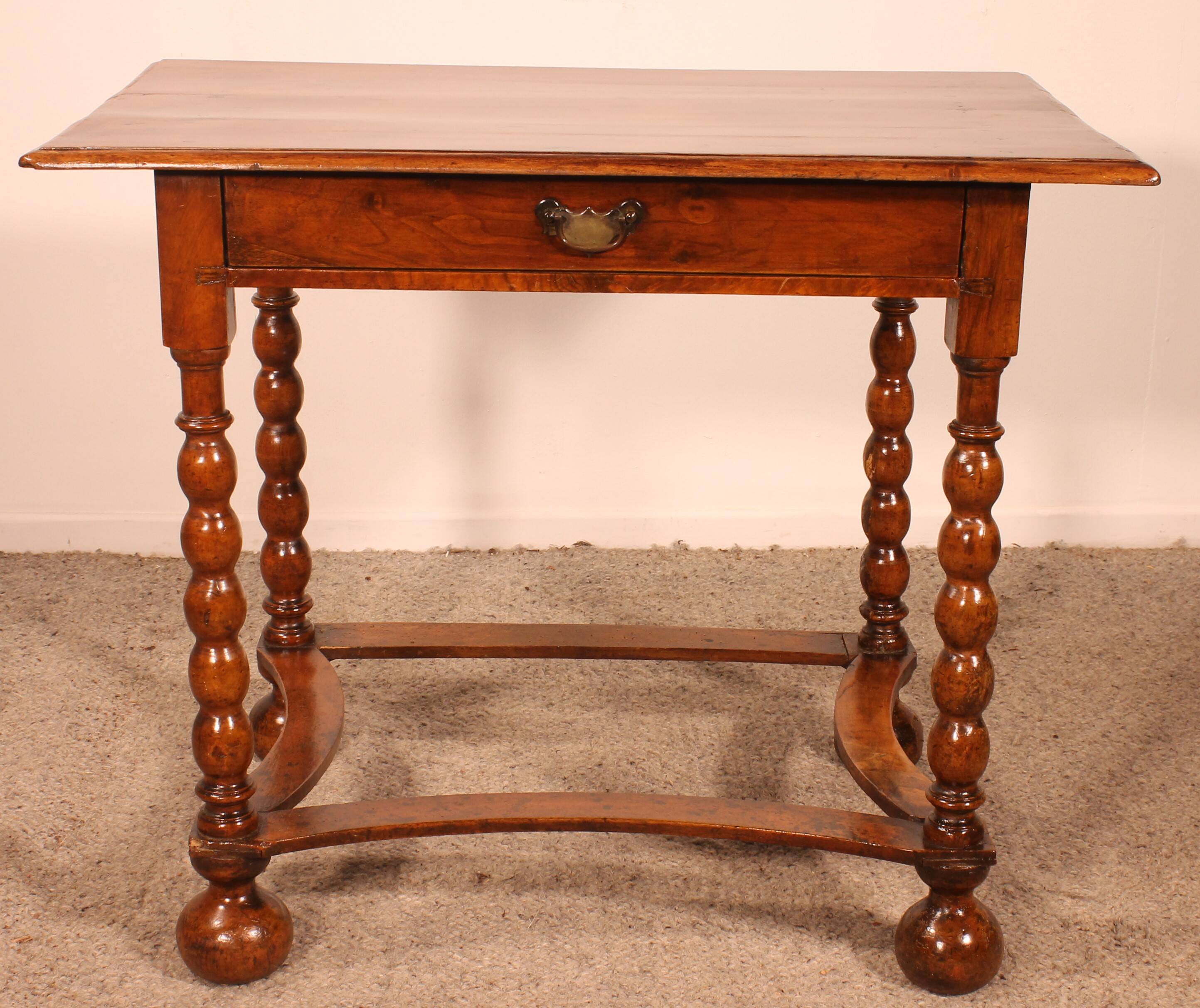 Small Writing Table / Side Table in Walnut - 17th Century