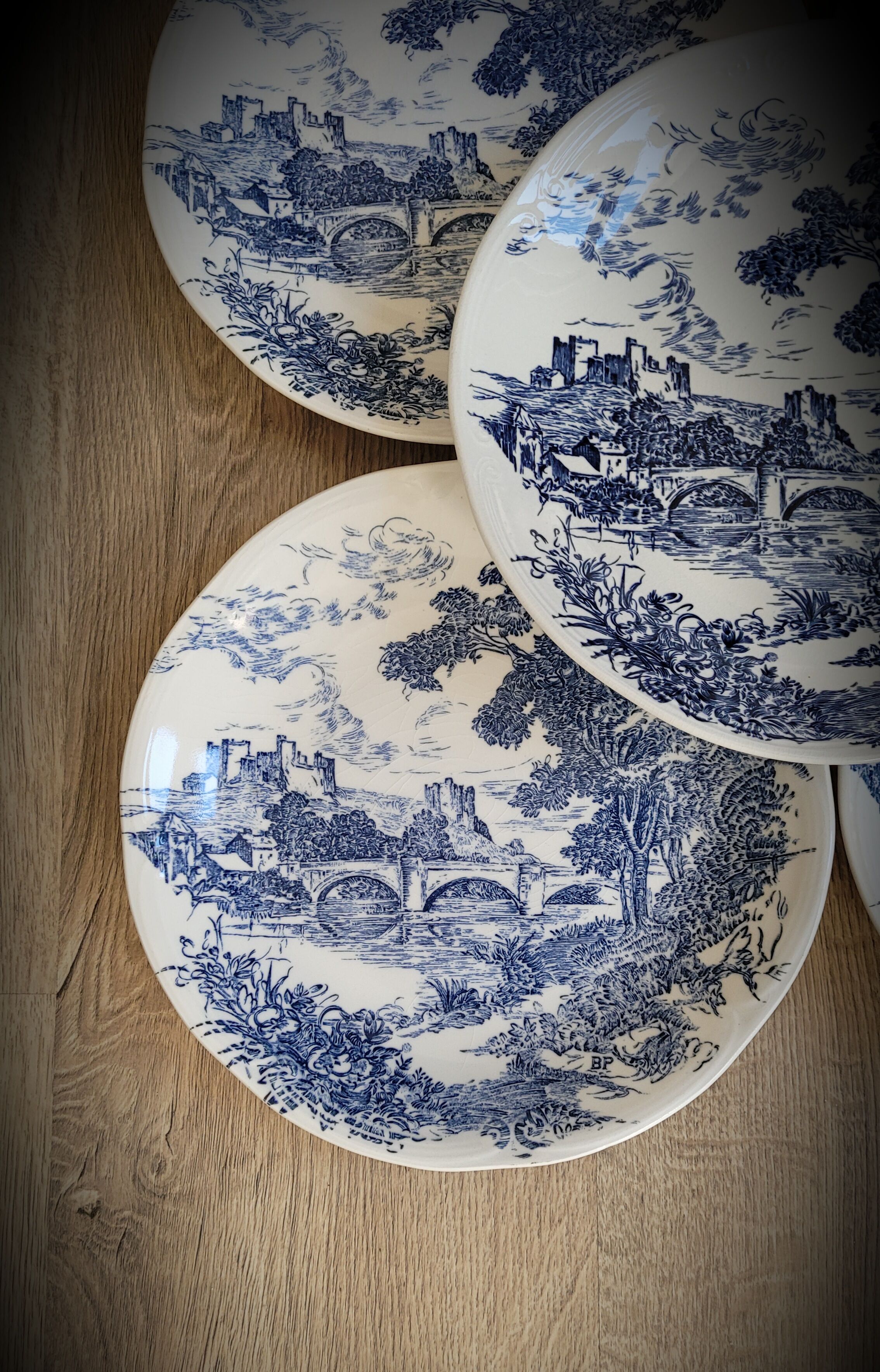 Set 5 flat plates Gien BP