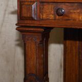 Renaissance writing table in flamed walnut, Pugin style, around 1850.