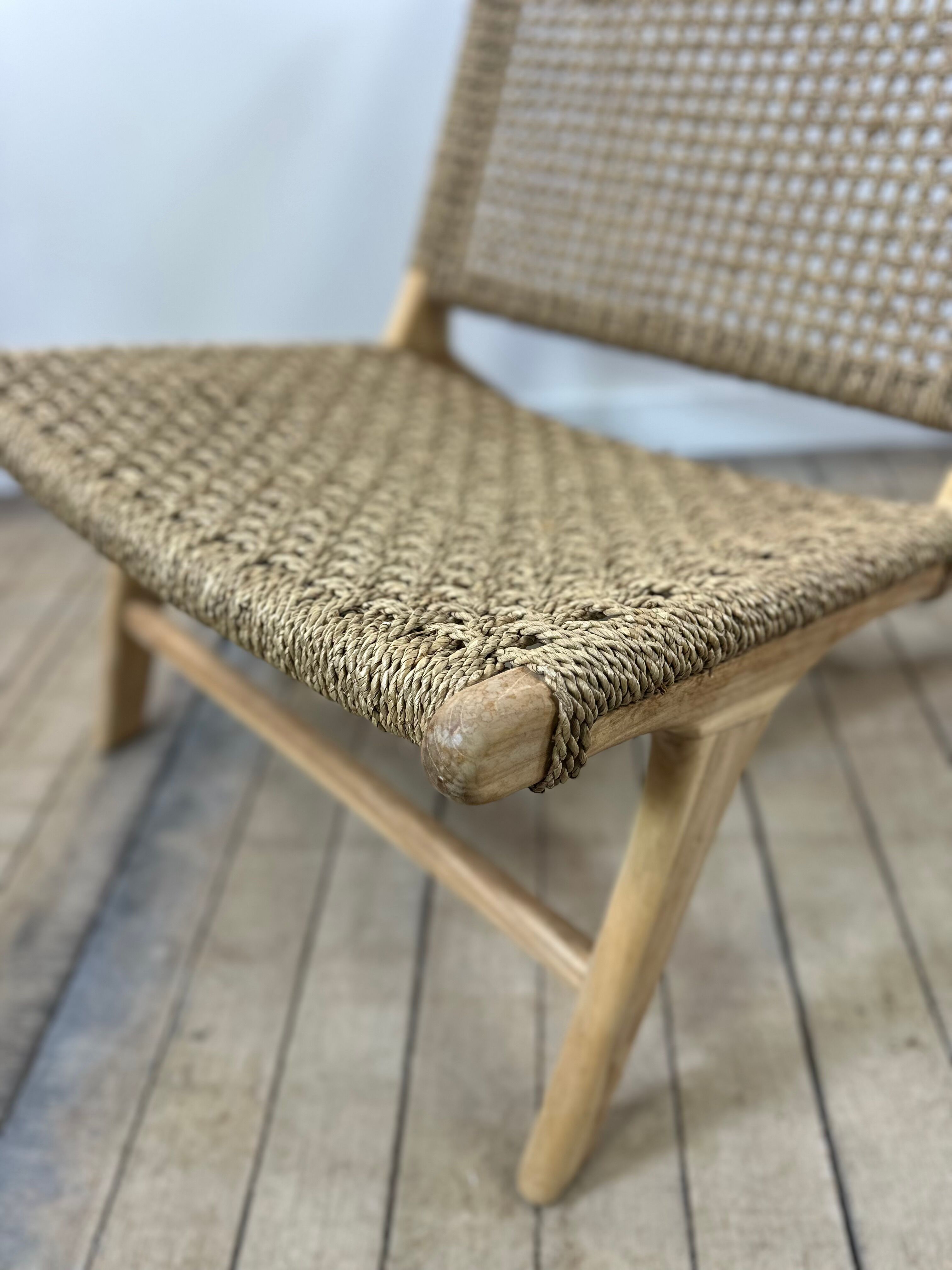 Fauteuil lounge en teck massif et jonc de mer tressé, années 2000