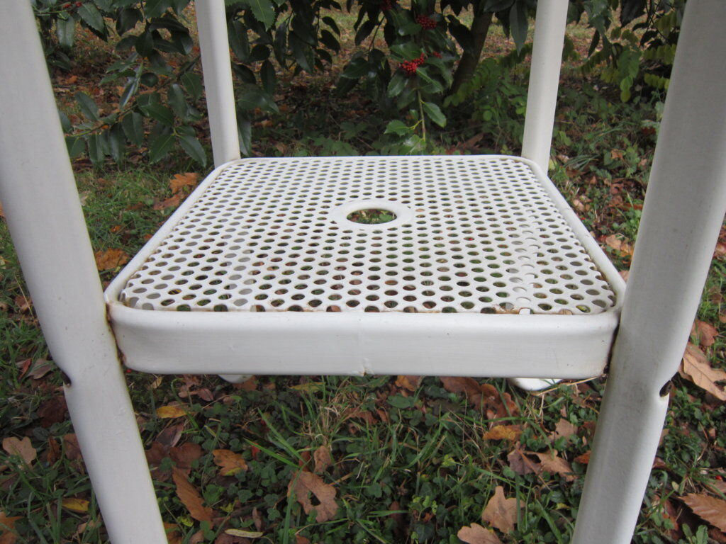 Table de jardin en métal perforé Emu