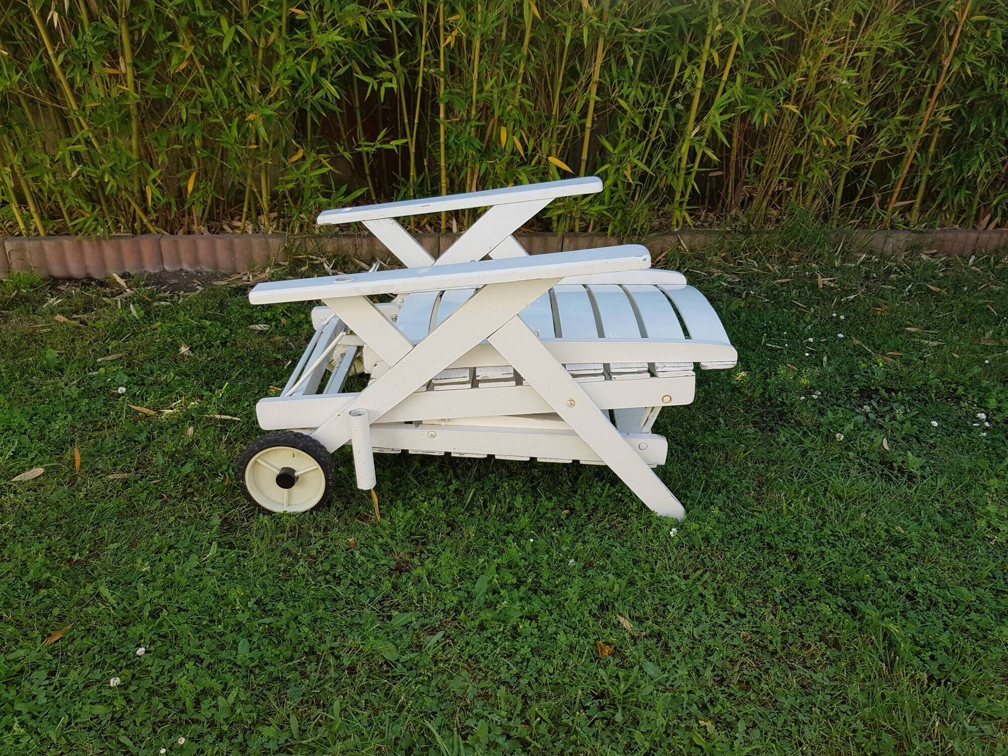 Lounge Chair or Lounger wooden feet compass years 1970