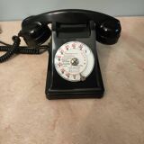 telephone from the 50s in black bakelite