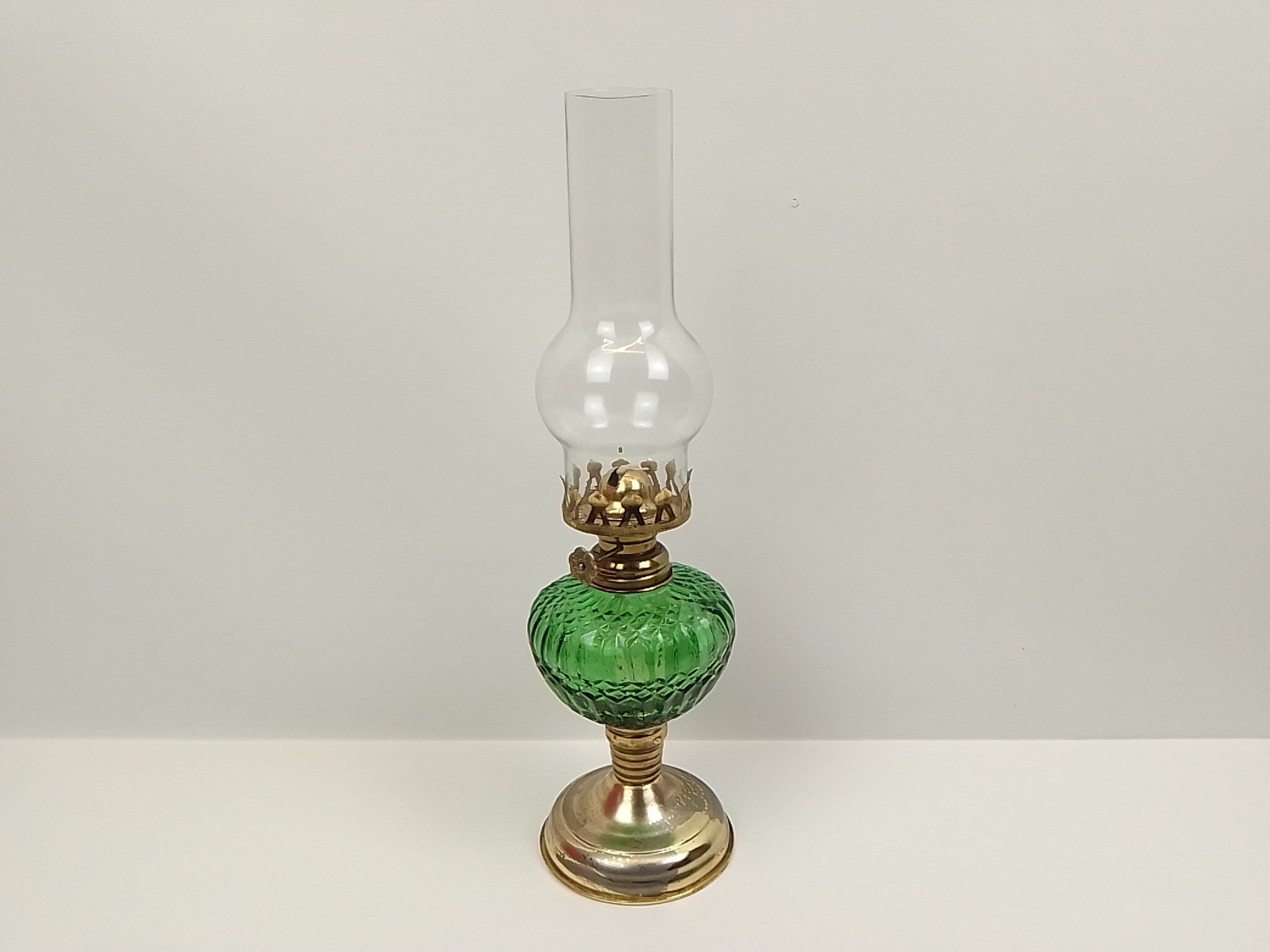 Green and transparent kerosene lamp in glass and metal 33 cm