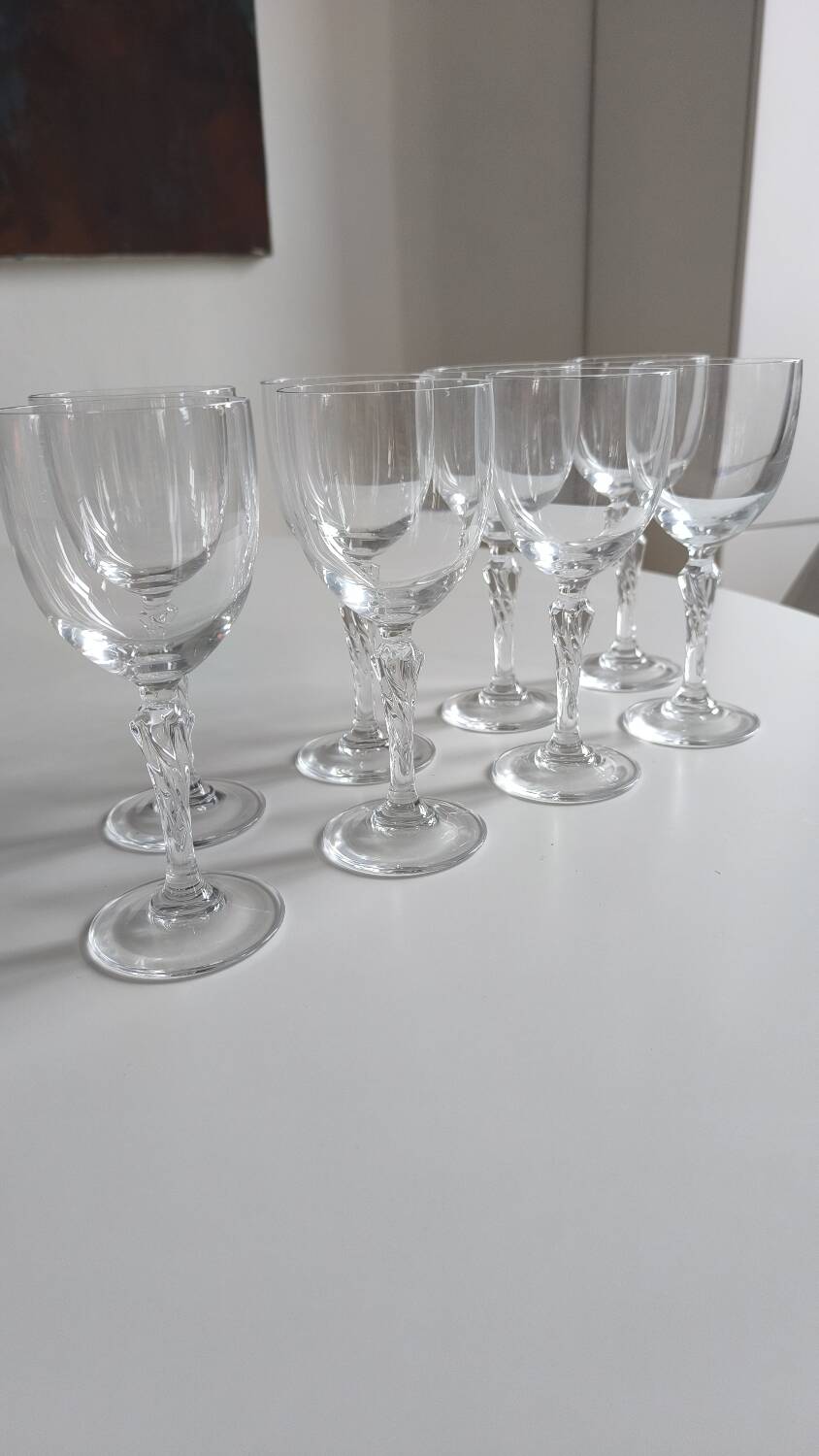 Set of 8 chiseled glass wine glasses