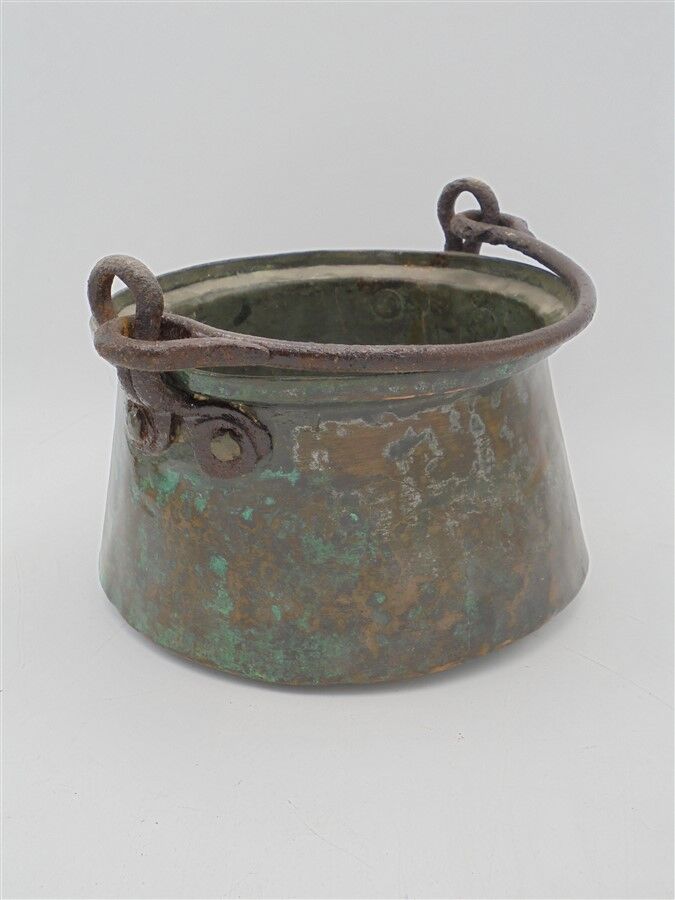 Copper cauldron for pot-stitgling