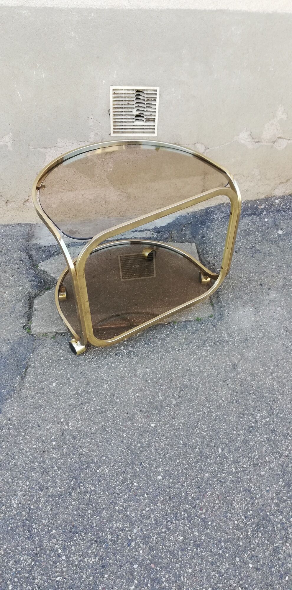 Desserte vintage en laiton et verre fumé