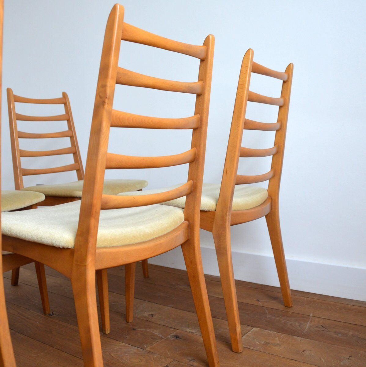 Suite of 6 vintage chairs 1960s