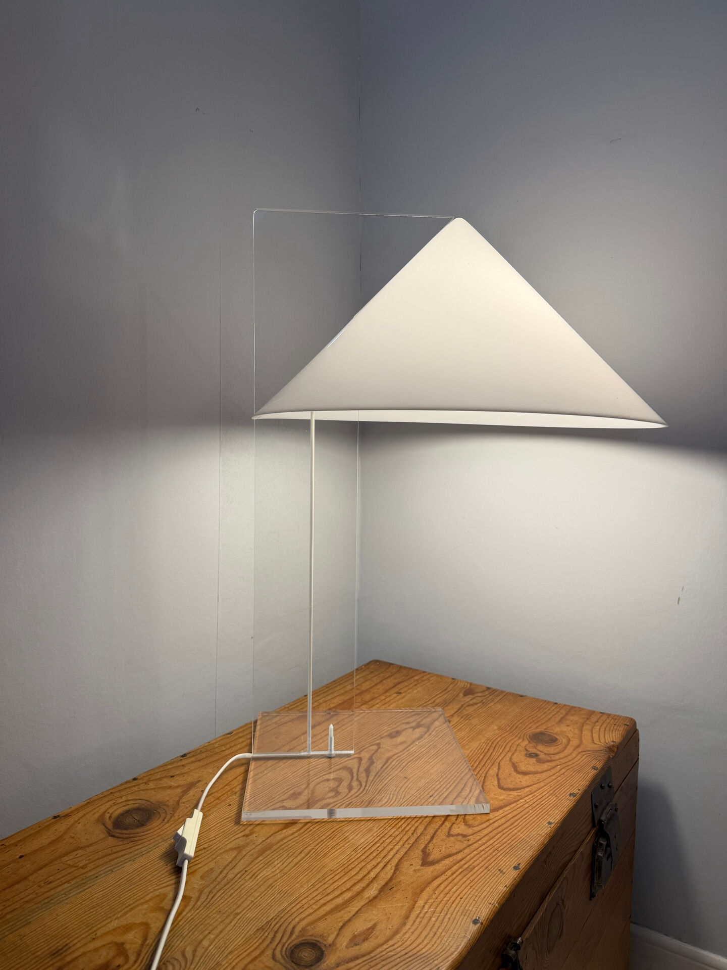 Minimalist design table lamp Harco Loor in plexiglass and perspex