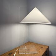 Lampe à poser design minimaliste Harco Loor en plexiglass et perspex