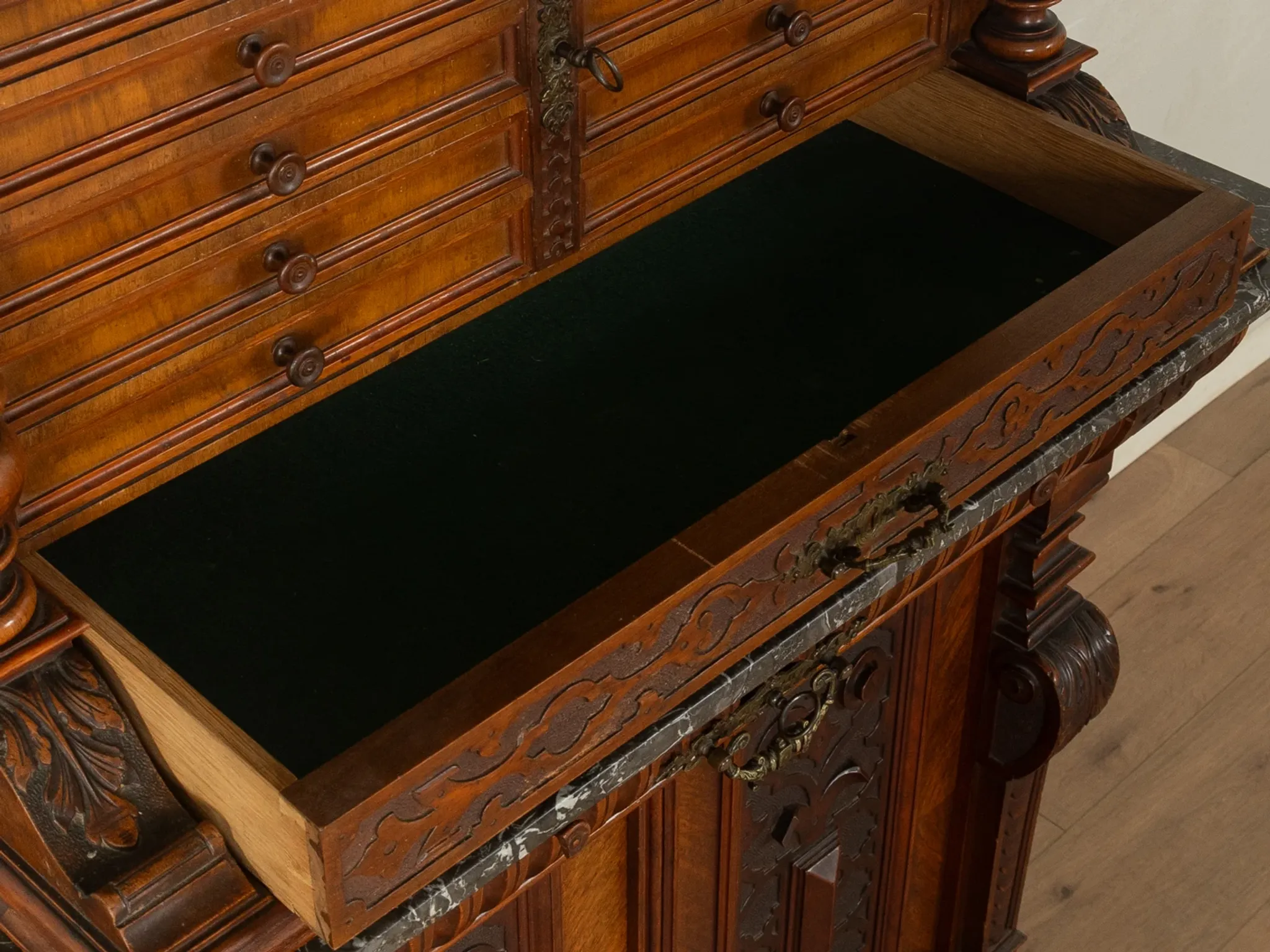 Cabinet de dentiste historique élaboré dans le style néo-renaissance