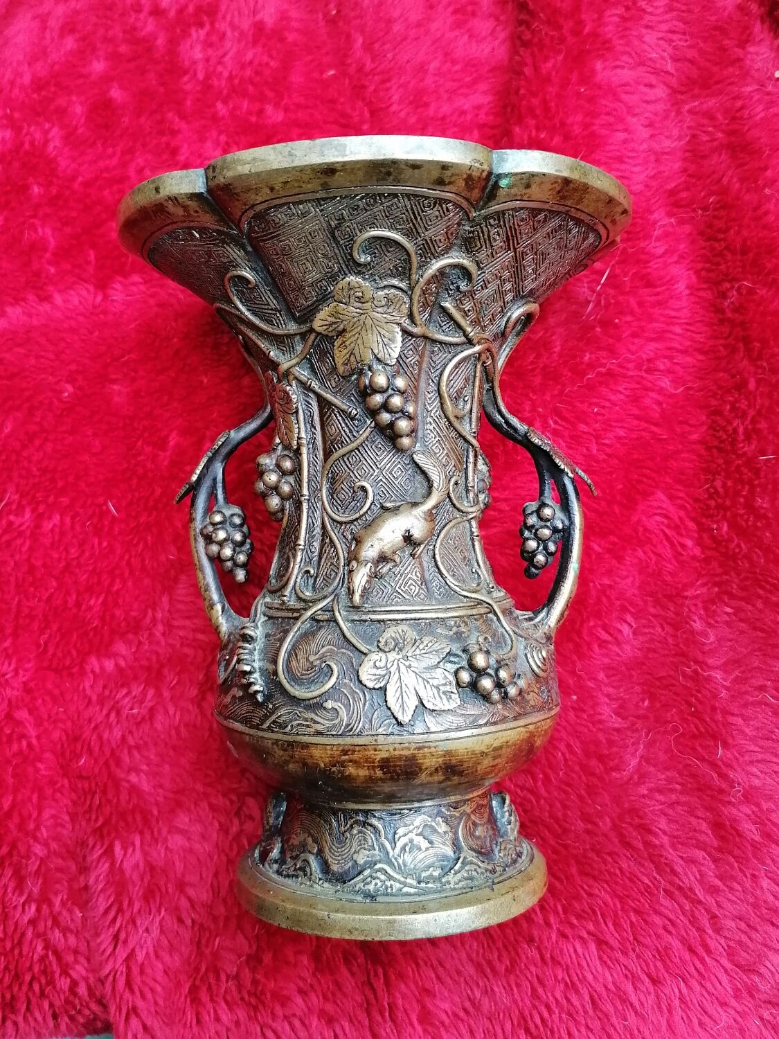 Chinese polylobed vase bronze