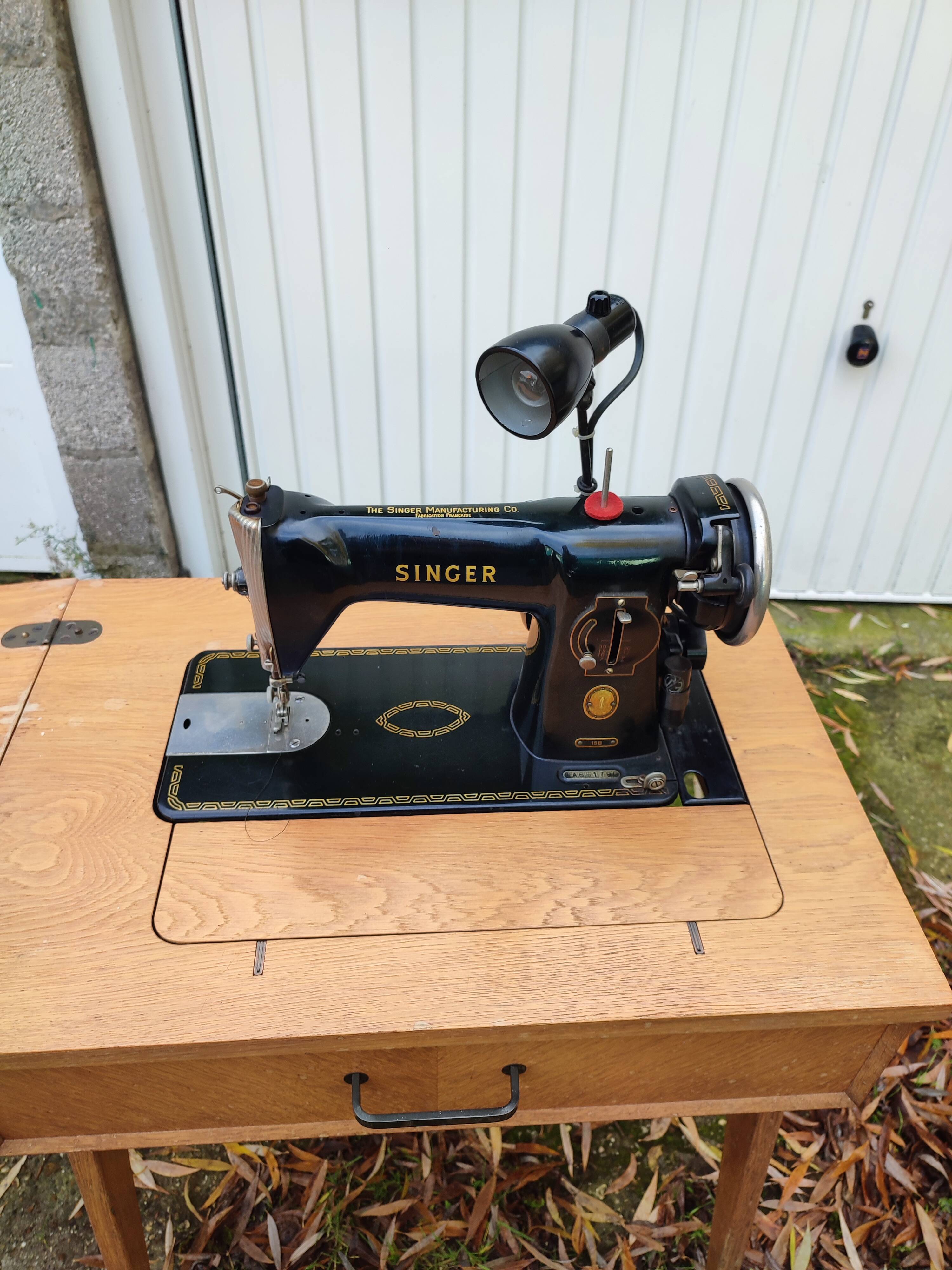 Sewing desk foot compass machine singer
