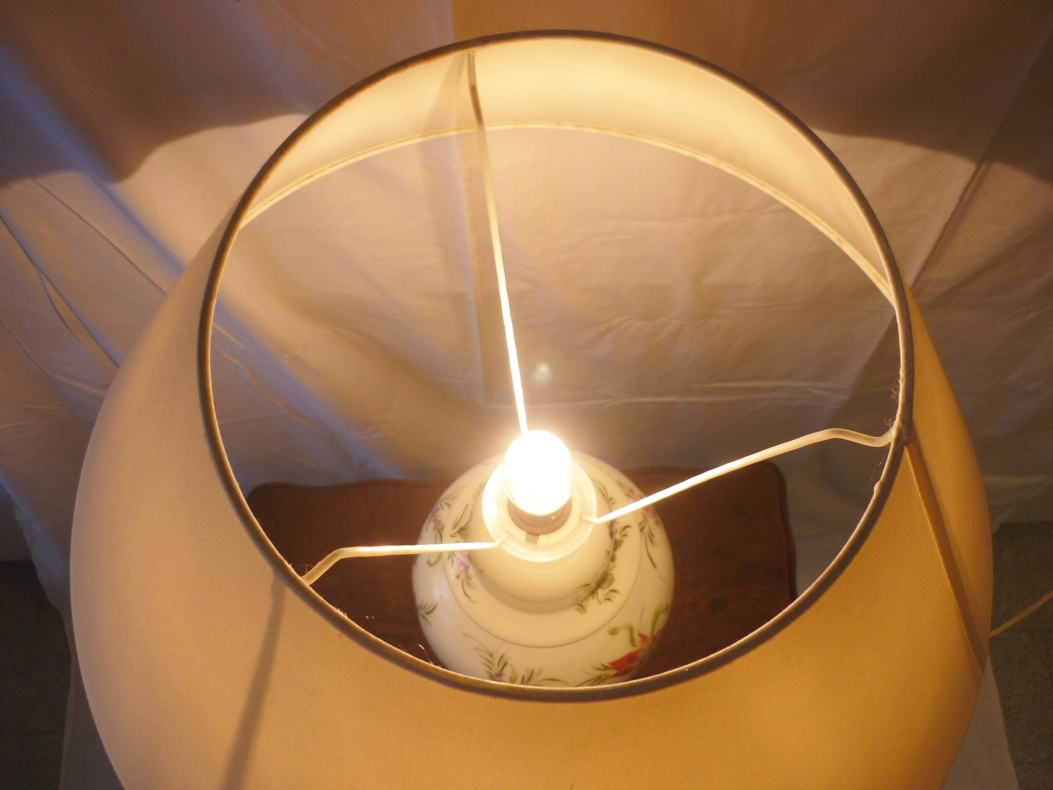 Painted porcelain lamp with flower decoration 67 cm