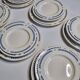 Service de 18 assiettes, à dessert, creuses et plates vintages à motif de damier, années 50