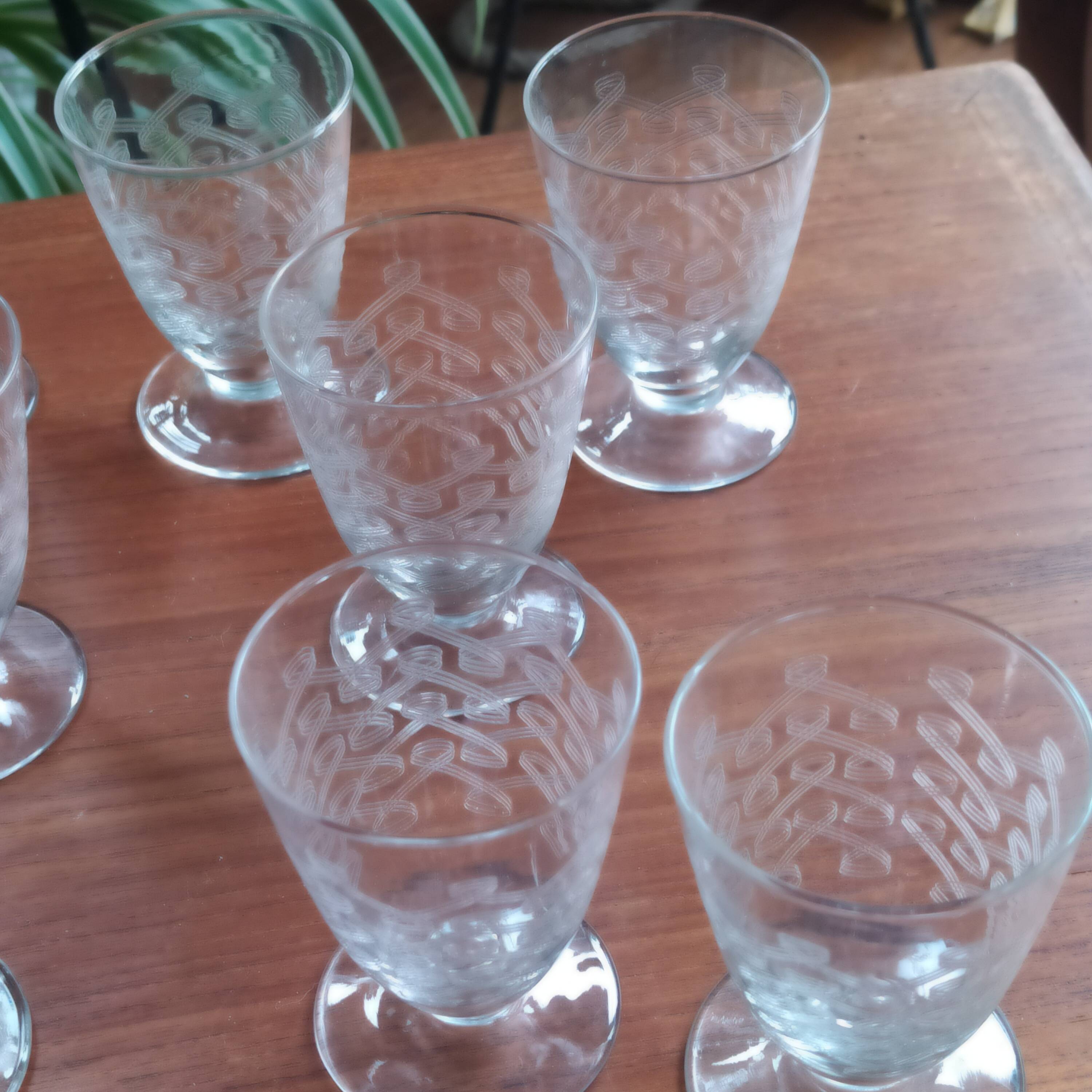set of 10 engraved crystal liqueur glasses from the 1930s