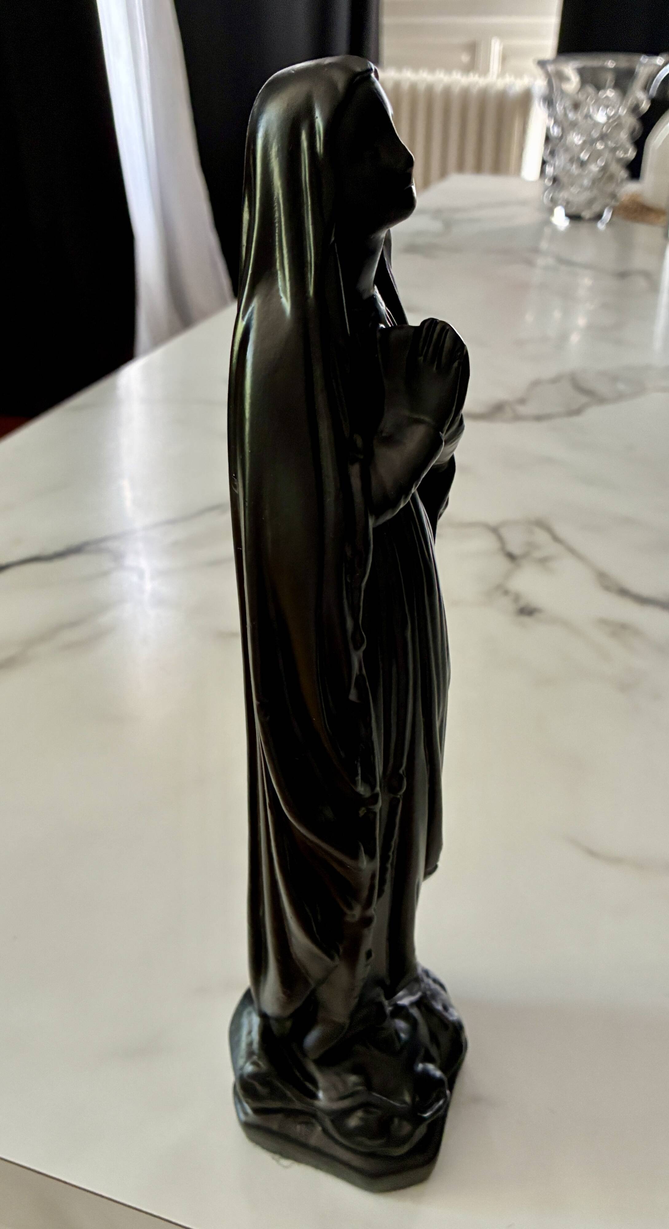 Statue religieuse Sainte Marie décalée
