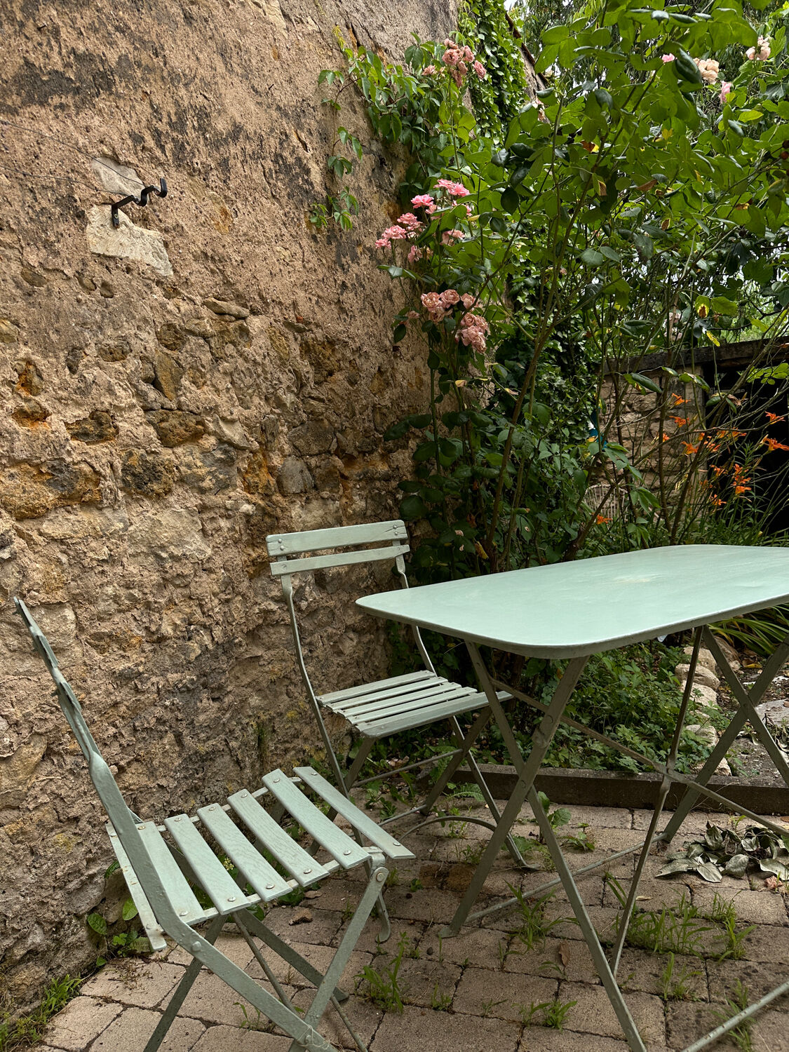 Almond green metal garden furniture
