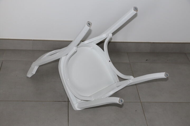 2 chaises Baumann blanches