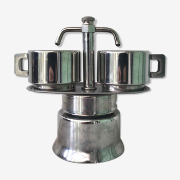 Cafetière italienne et tasses en inox