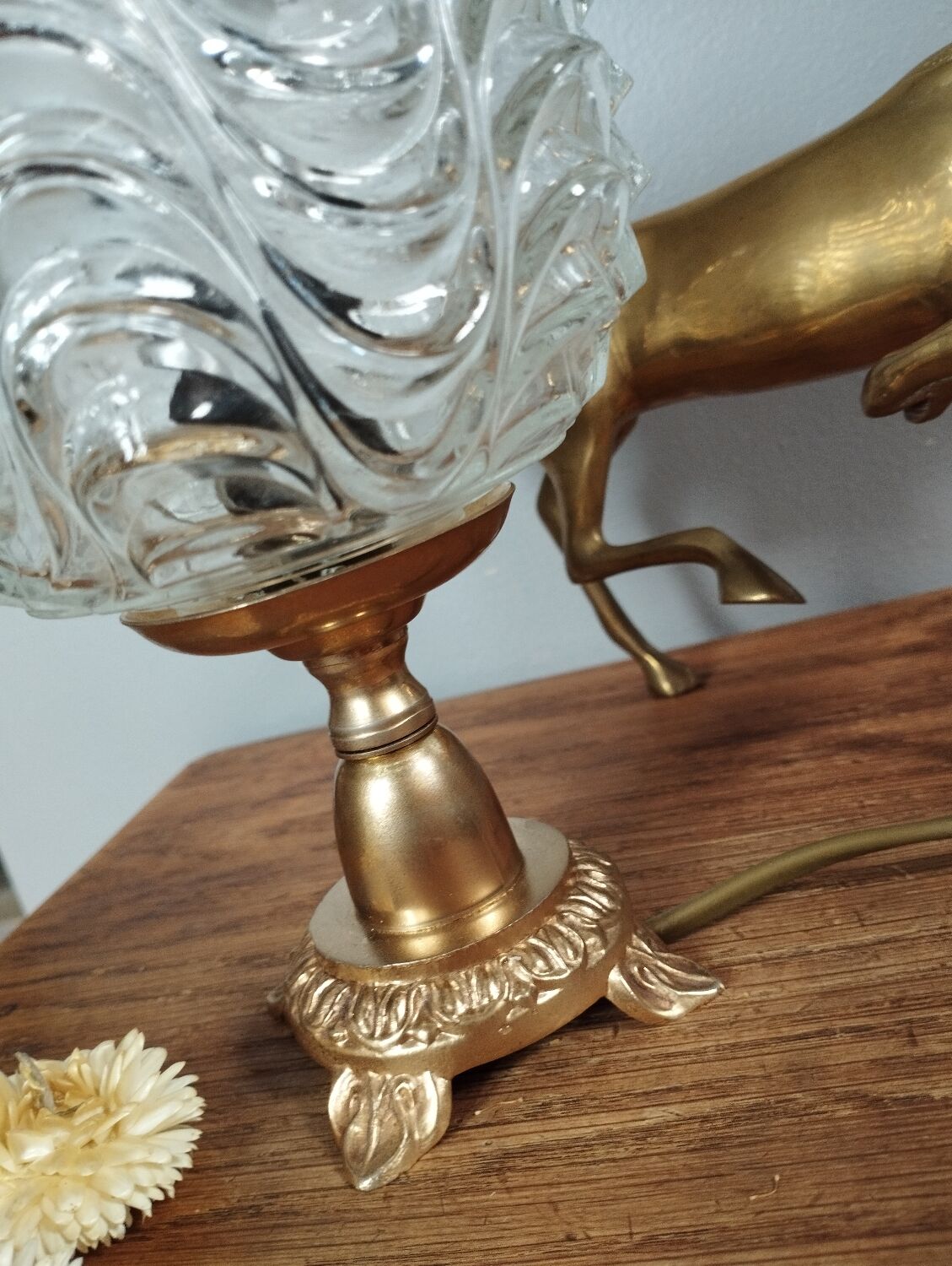 Golden metal foot lamp, twisted glass, vintage