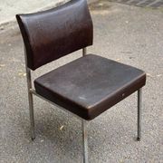 Chaise scandinave cuir skaï et acier chromé 1970