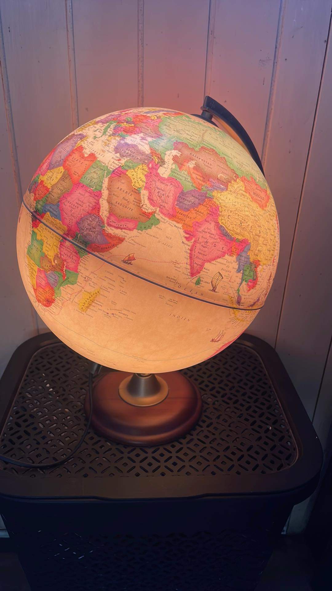 Globe wooden foot