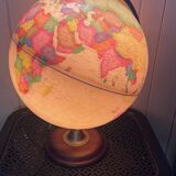 Globe vintage pied en bois