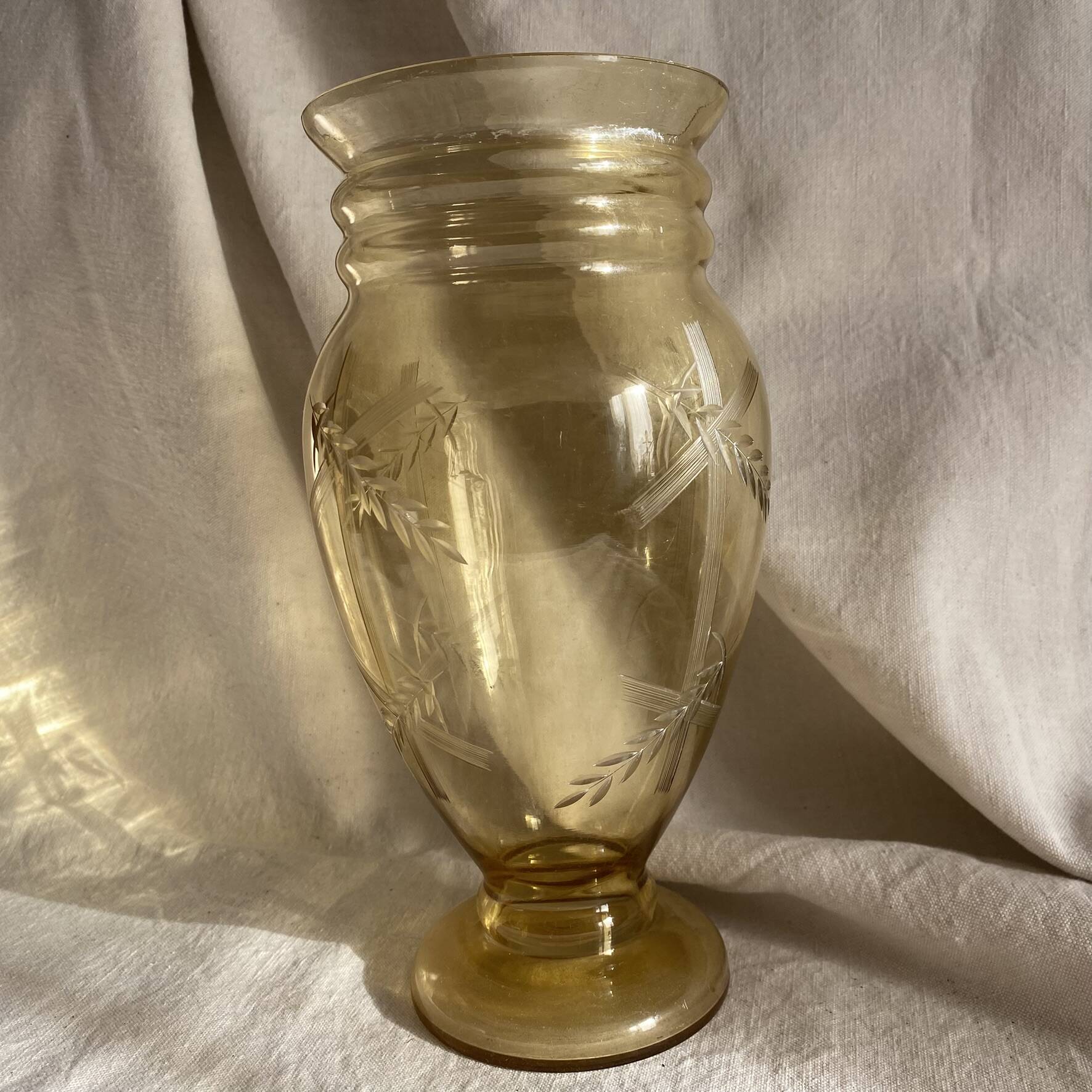 Amber vase with engraved decoration