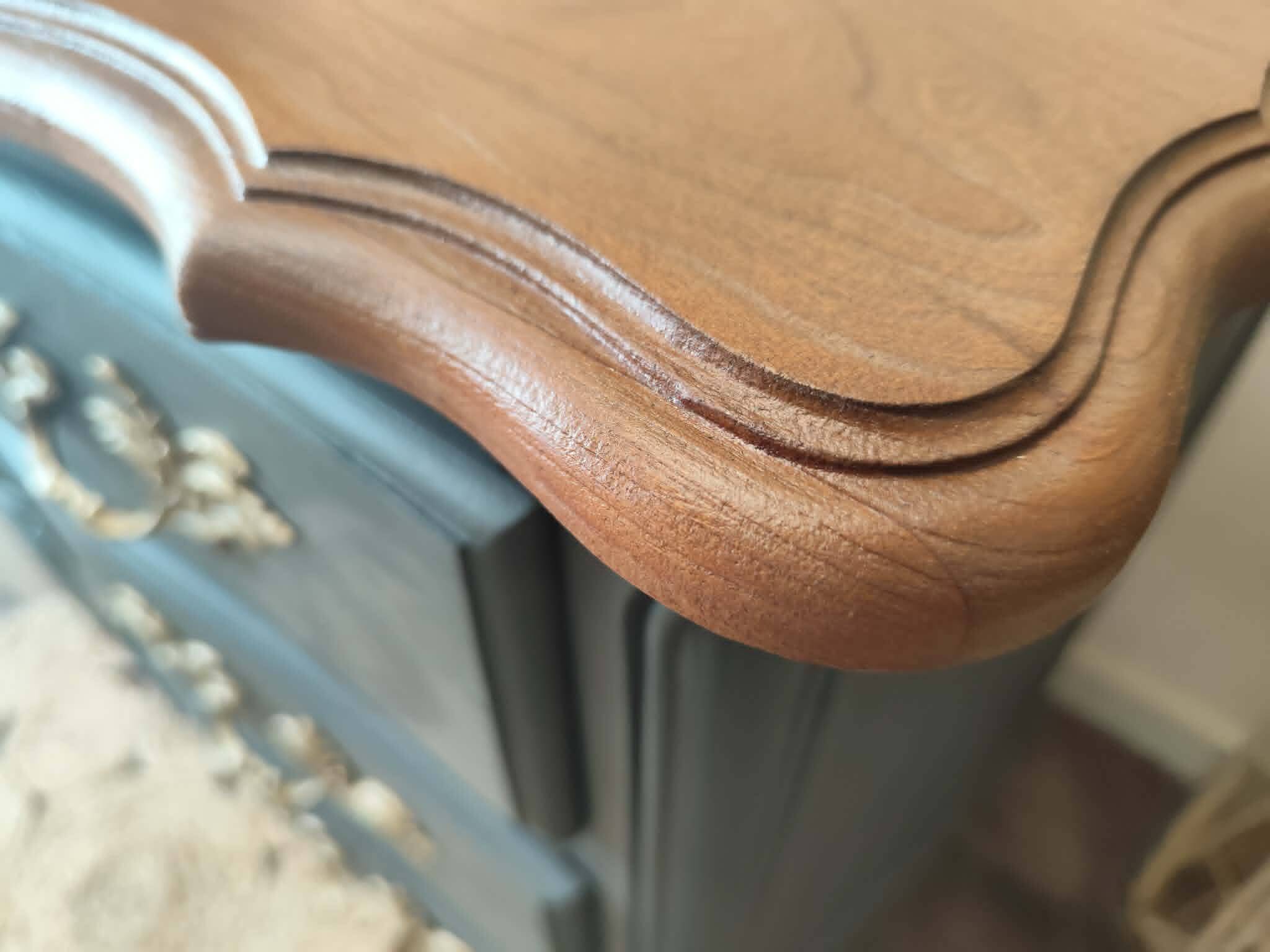 Cherry wood chest of drawers