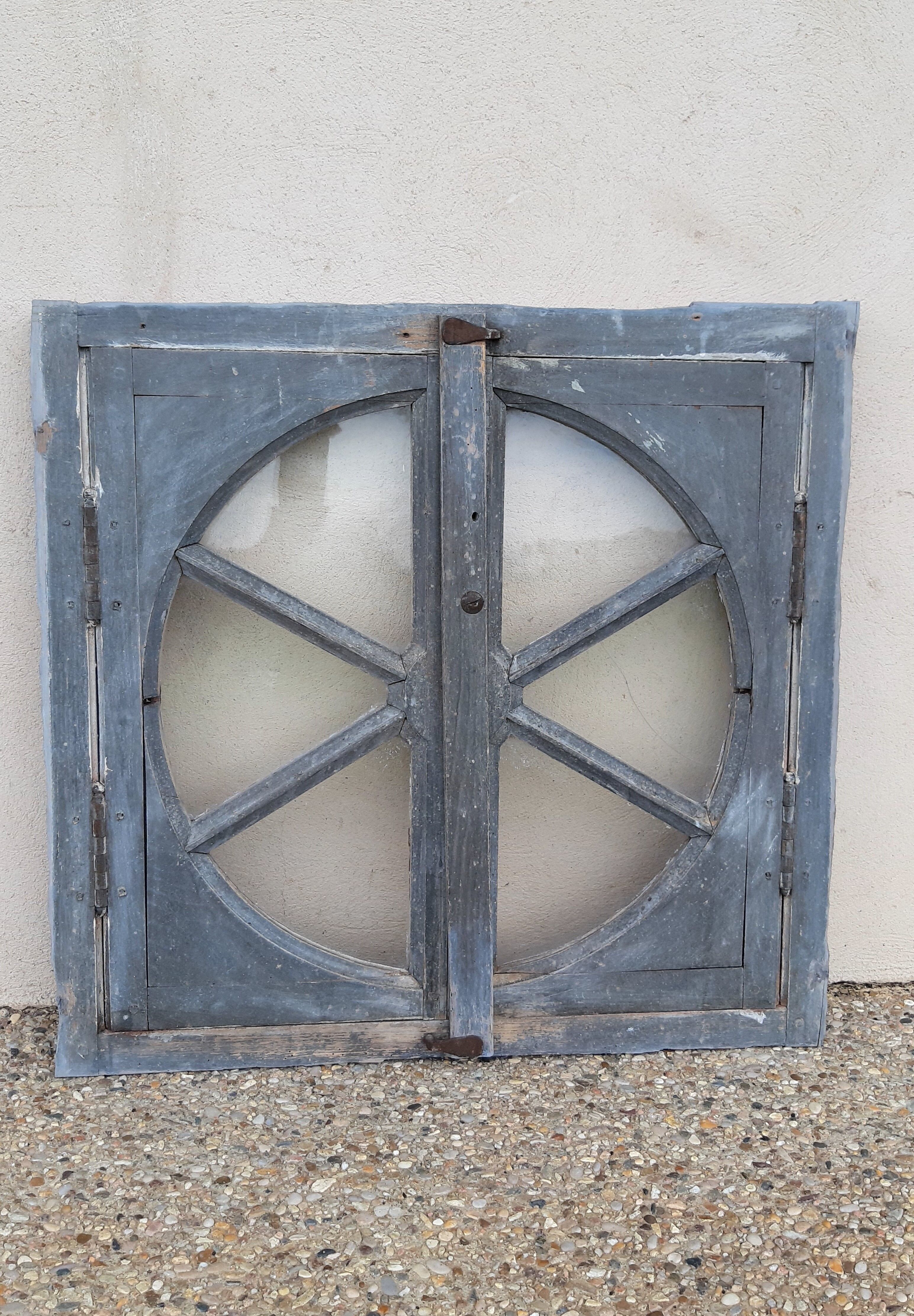Vintage round ox eye window