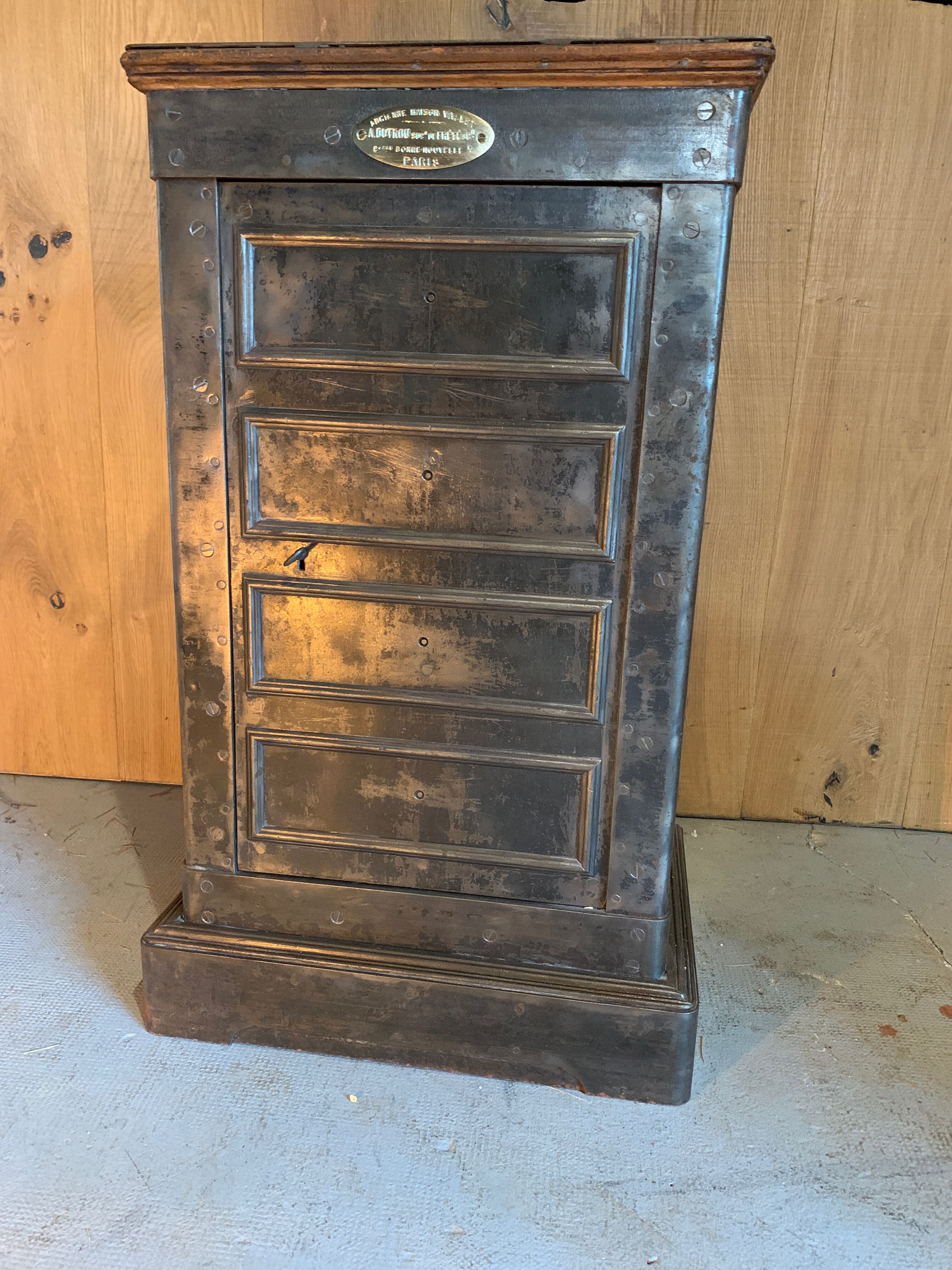Former fort chest Vallet Freté Paris 1900