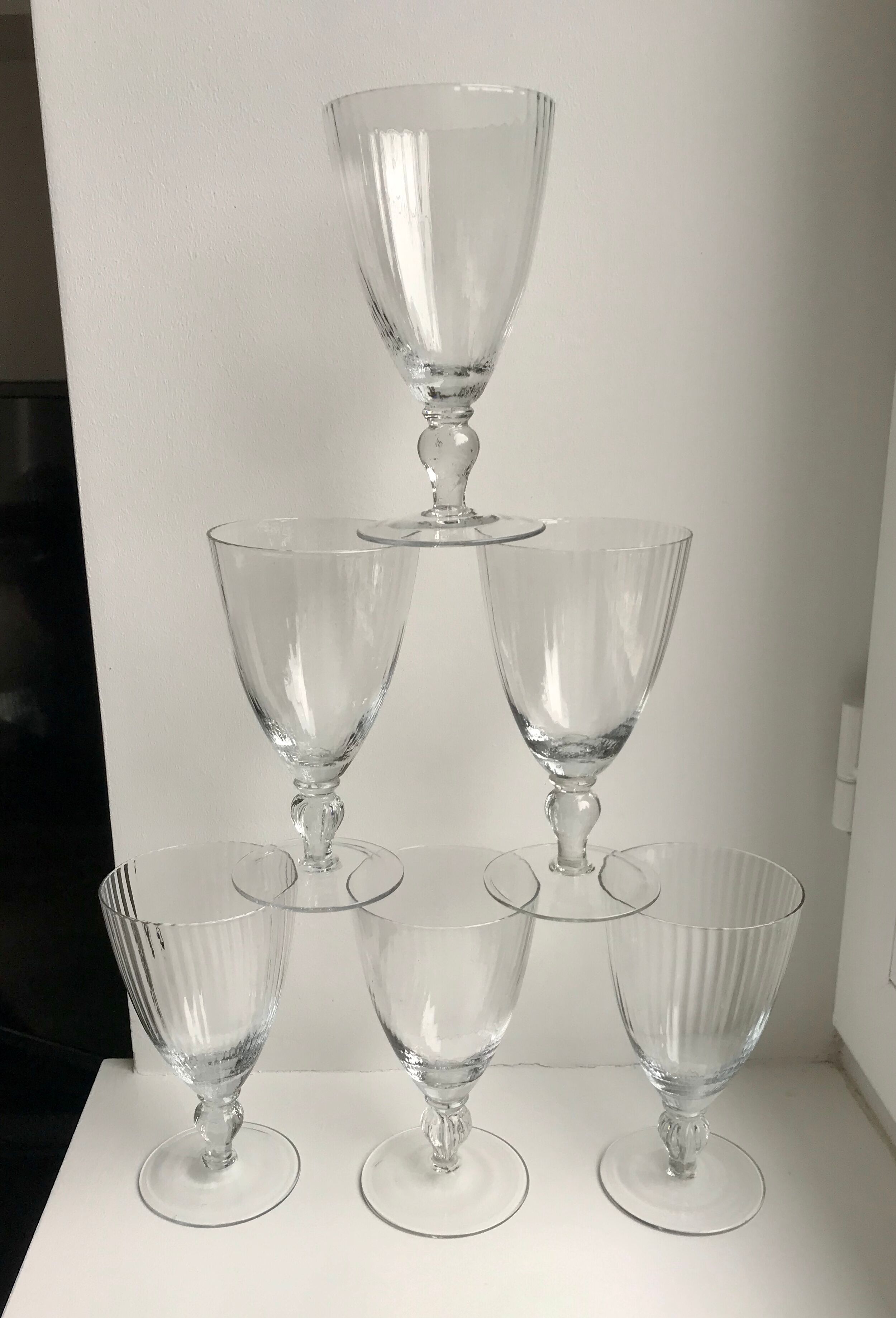 Set of 6 molded glass wine glasses 30-40s