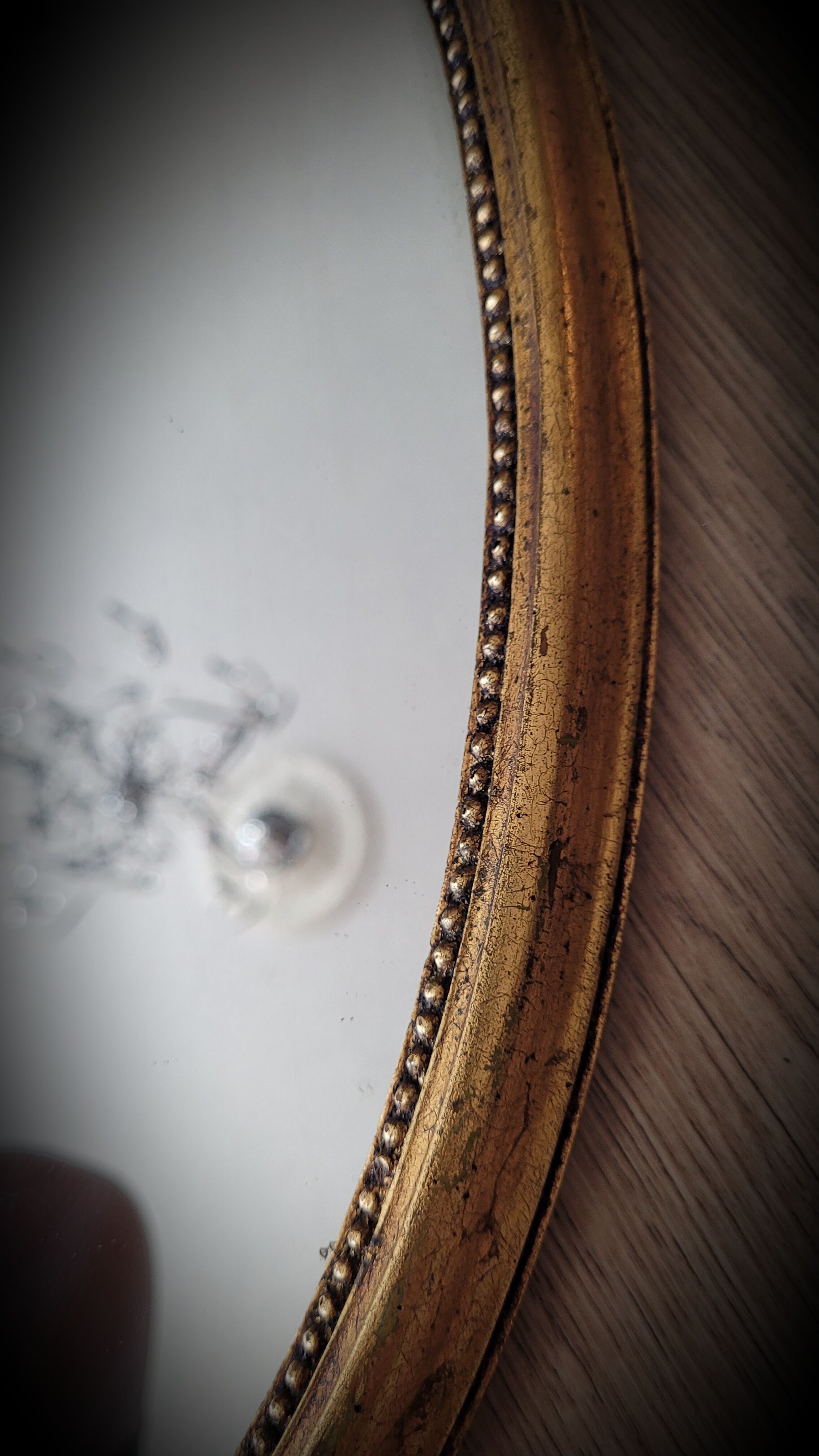 Oval golden mirror 41x23