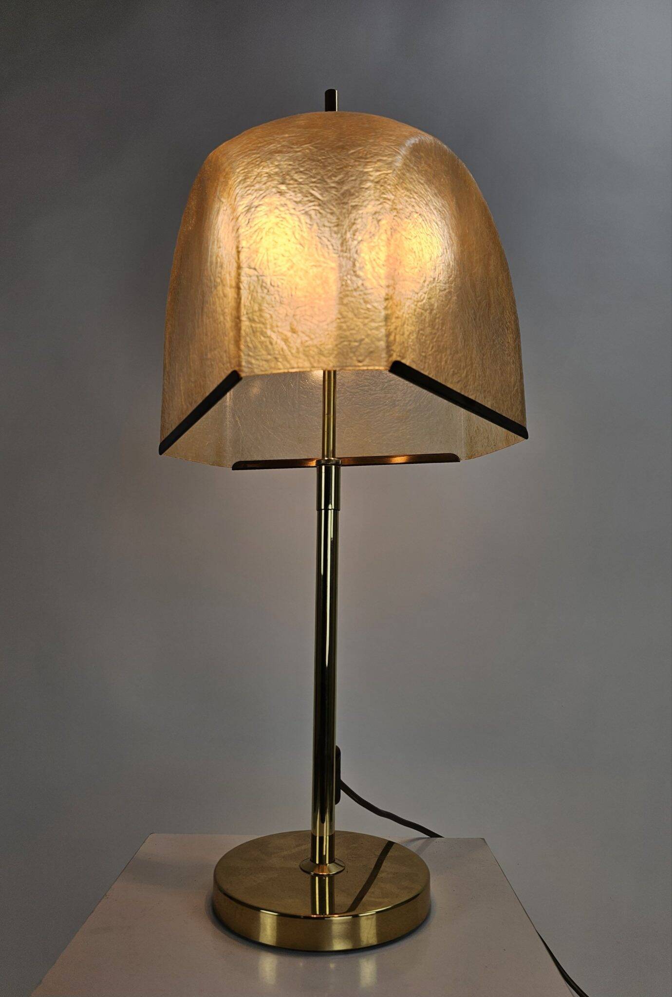 Lampe de table italienne en fibre de verre