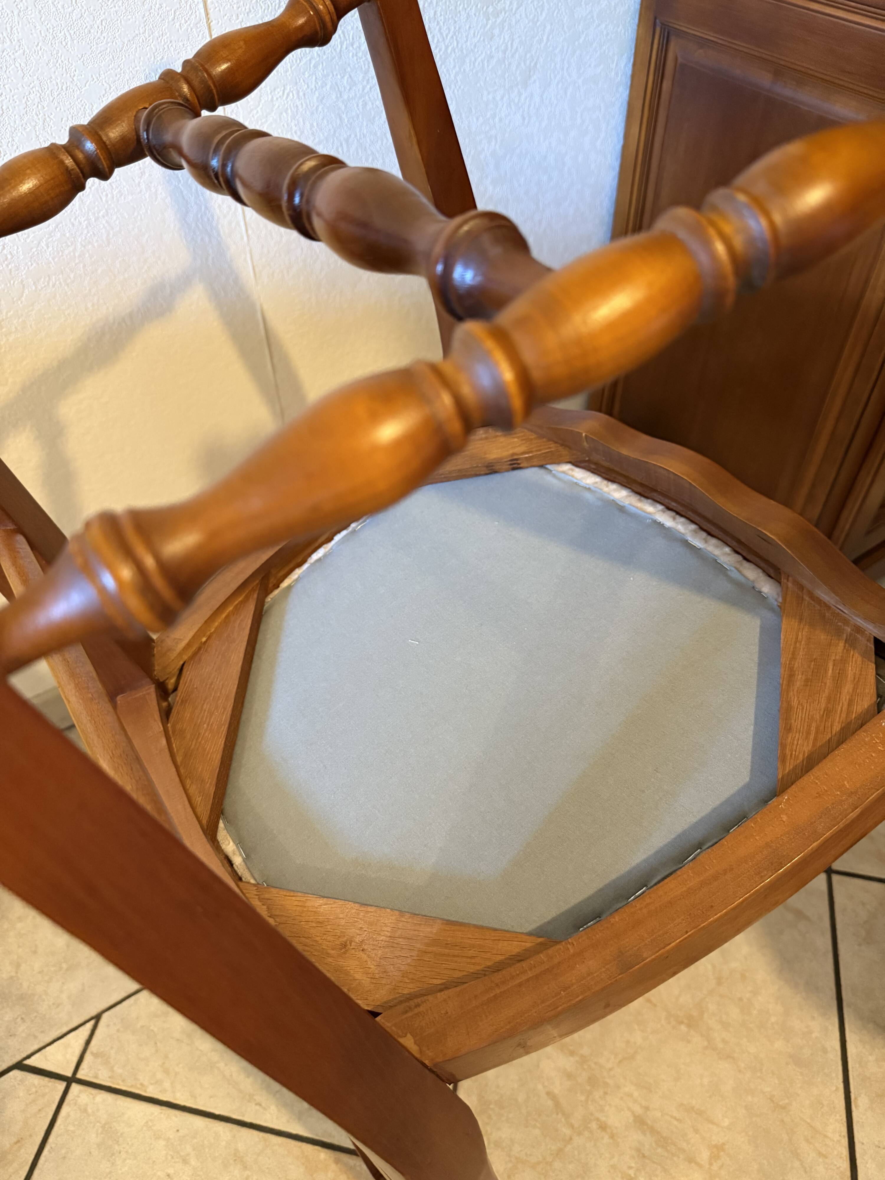 Chaise en bois et velour style Louis xv