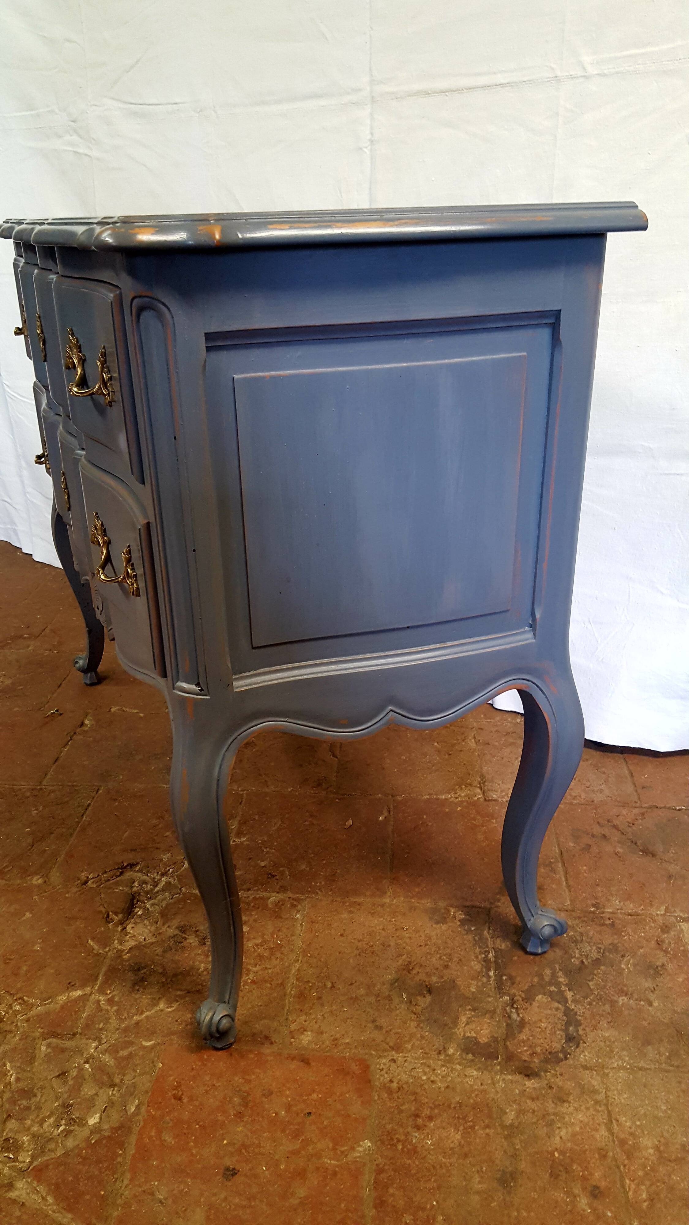 LOUIS XV-style jumping dresser