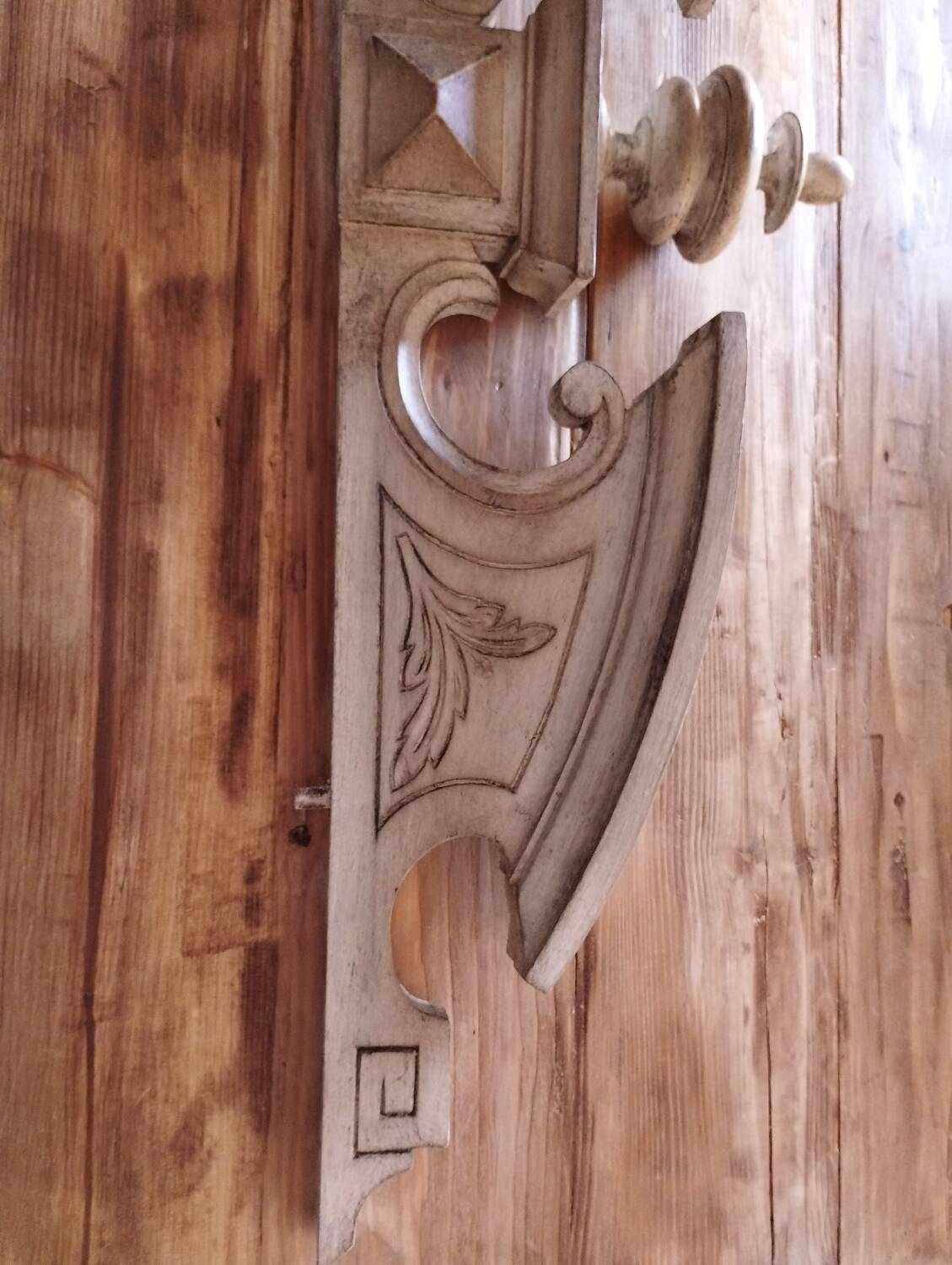 Shabby chic patina pediment