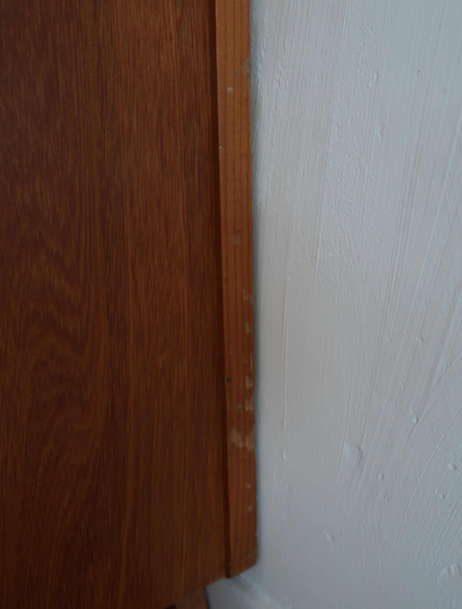Armoire pieds compas