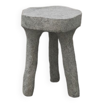 Tri-pod pedestal table
