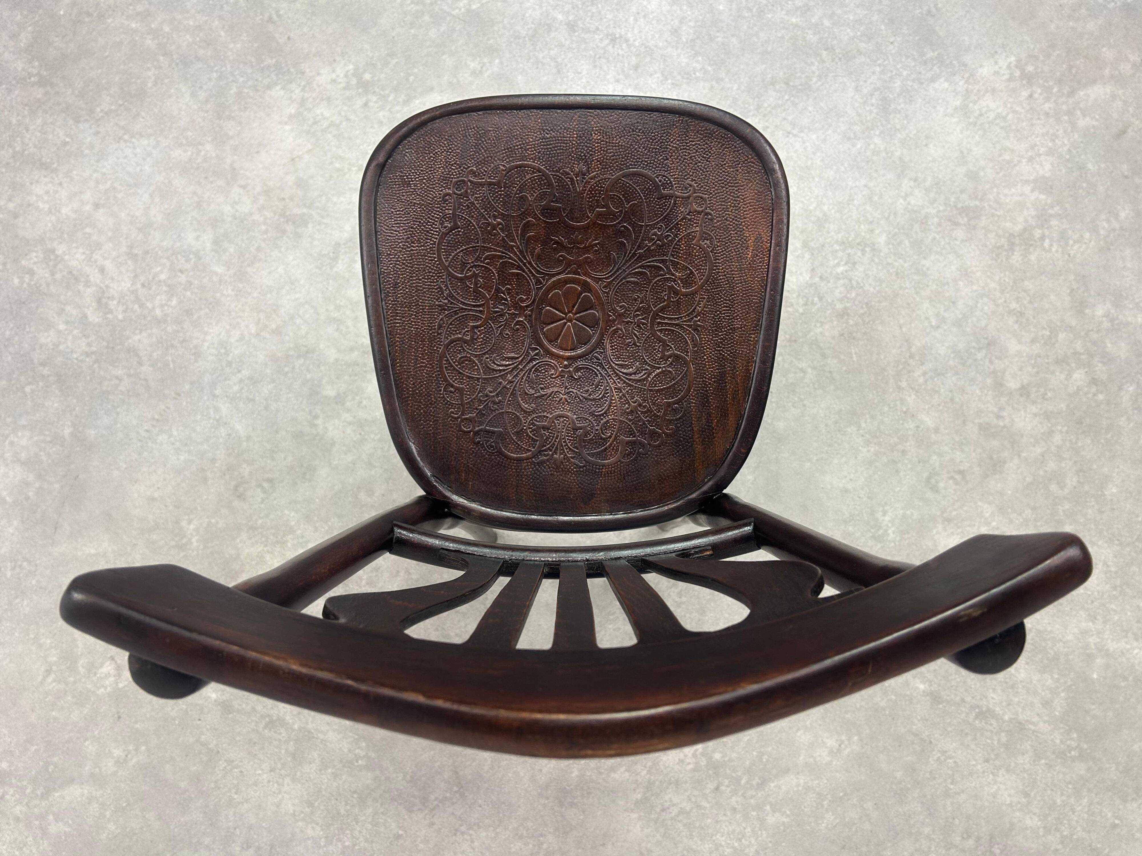 Curved wooden dining chair no. 228 by Thonet