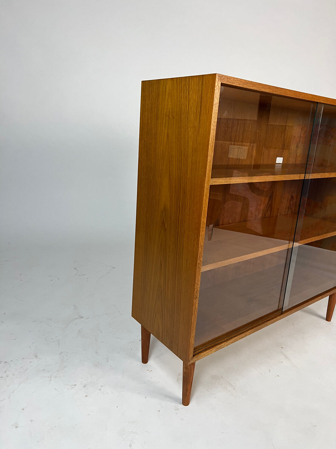 Cabinet d'exposition en teck des années 60, haut, étagère, commode vintage des années 70.