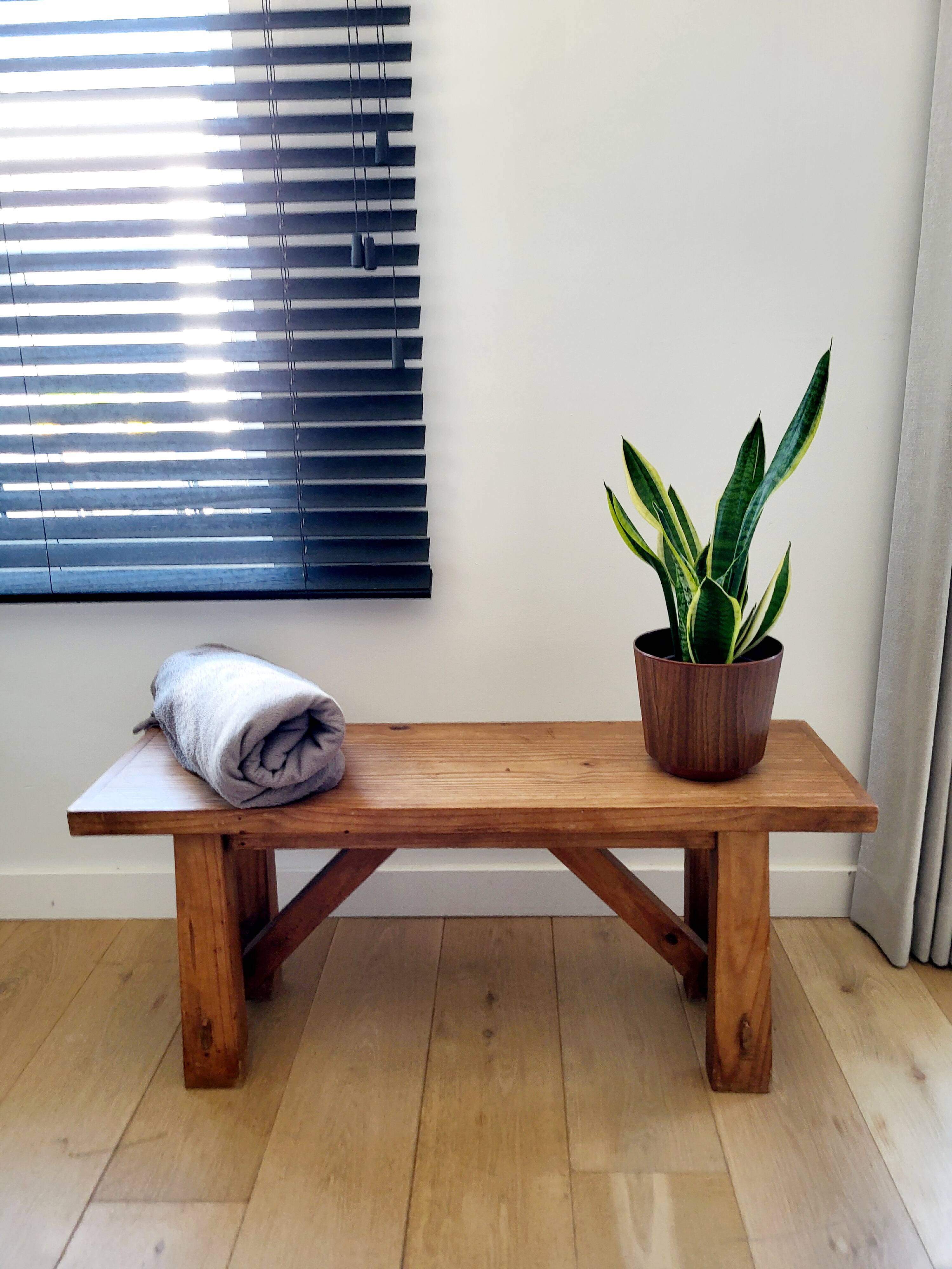 Banc vintage en bois, fabriqué artisanalement, style rustique