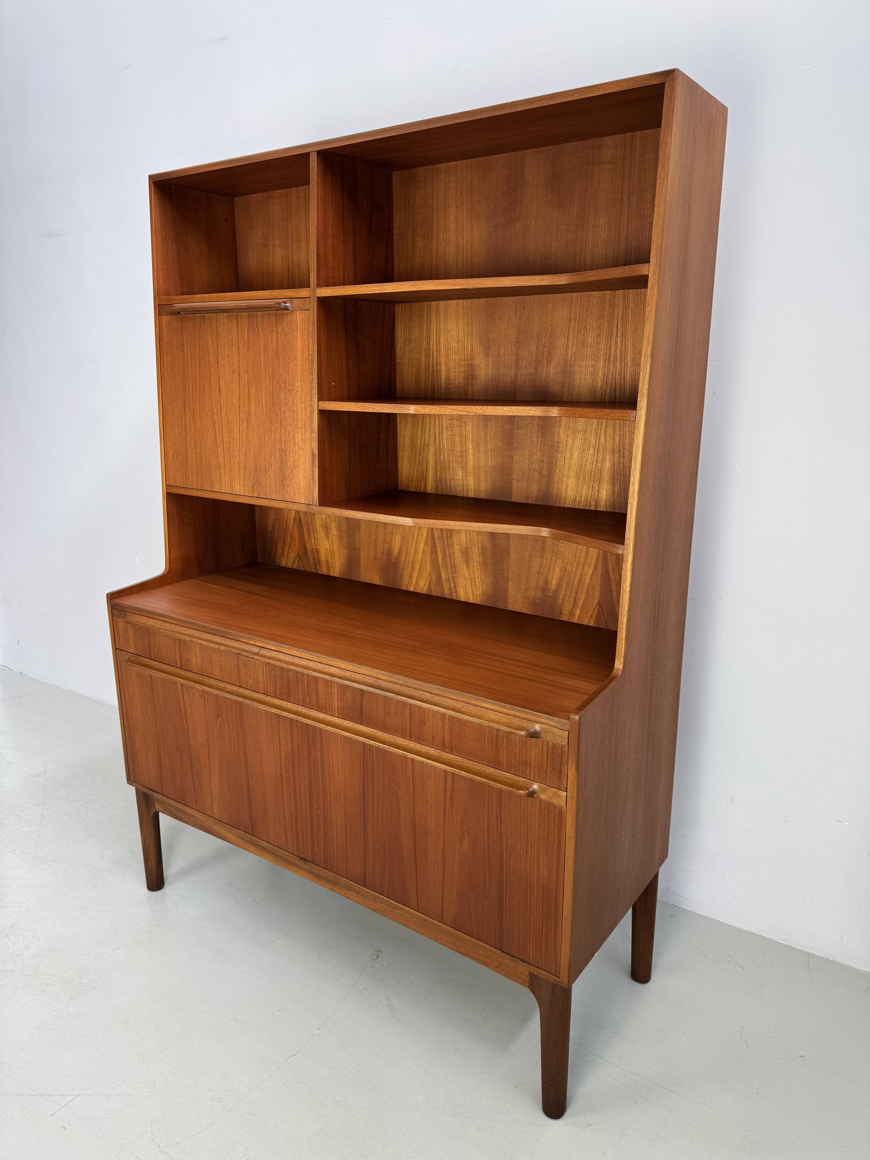 Vintage McIntosh design bookcase by T. Robertson from the 1960s.