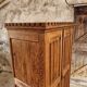 Armoire à tiroirs ancienne néogothique