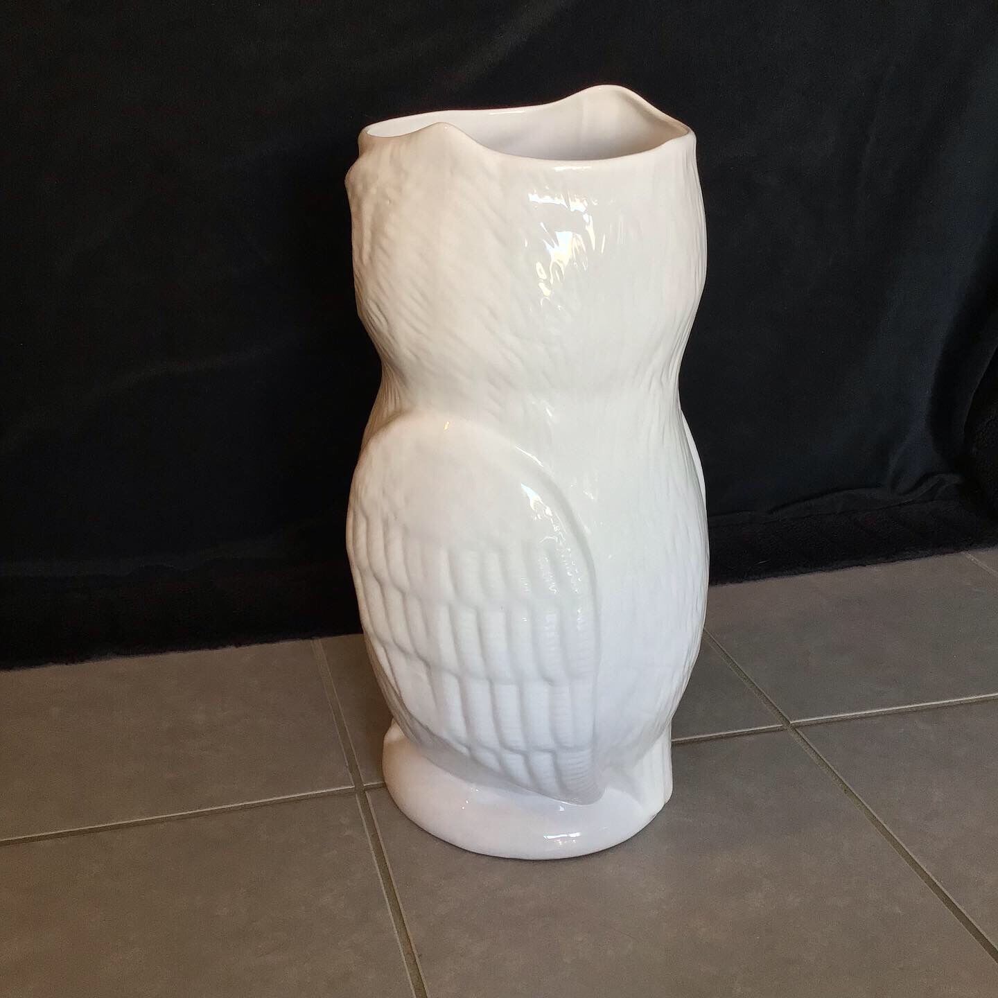 White owl umbrella door