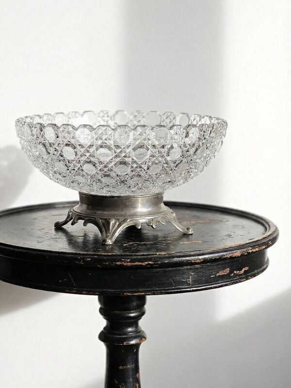 Coupe en verre pressé pointes diamants ancienne 1920-1950 sur pied étain